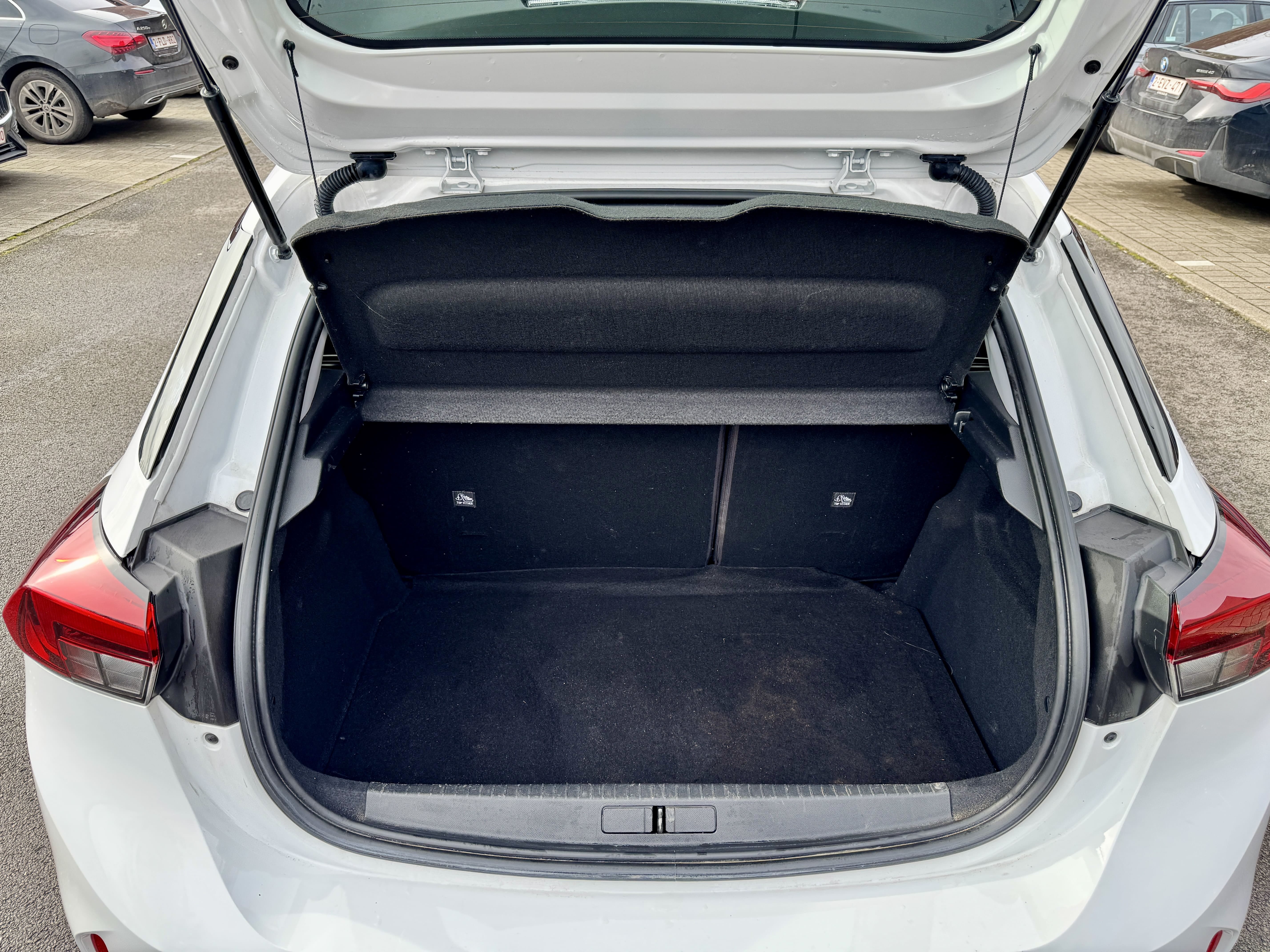 Opel Corsa NEW MODEL PARKING BEPARK GARE DU MIDI - AIRCO - GPS met Android Auto