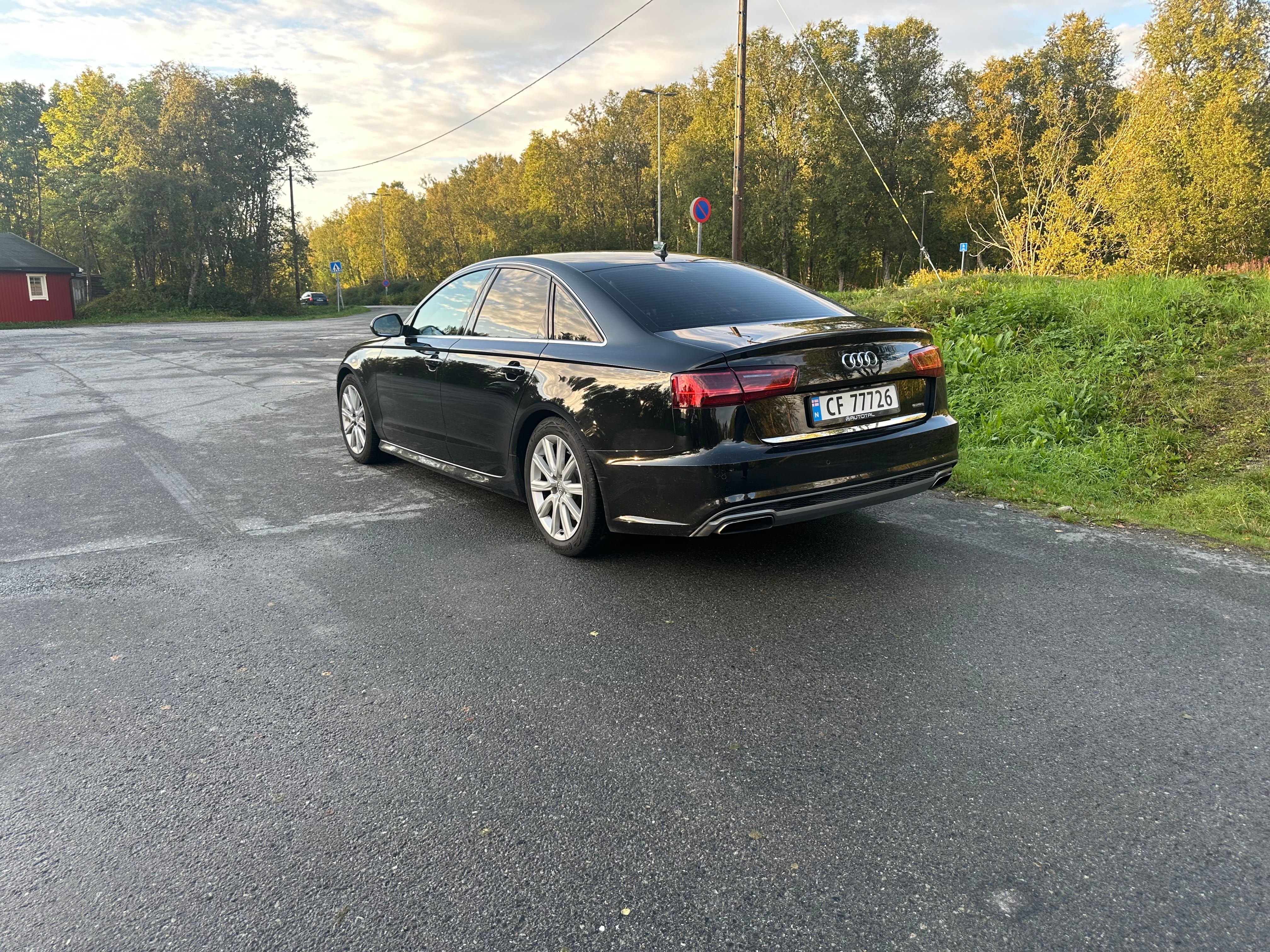 Audi A6 Sedan mit Navigationsgerät