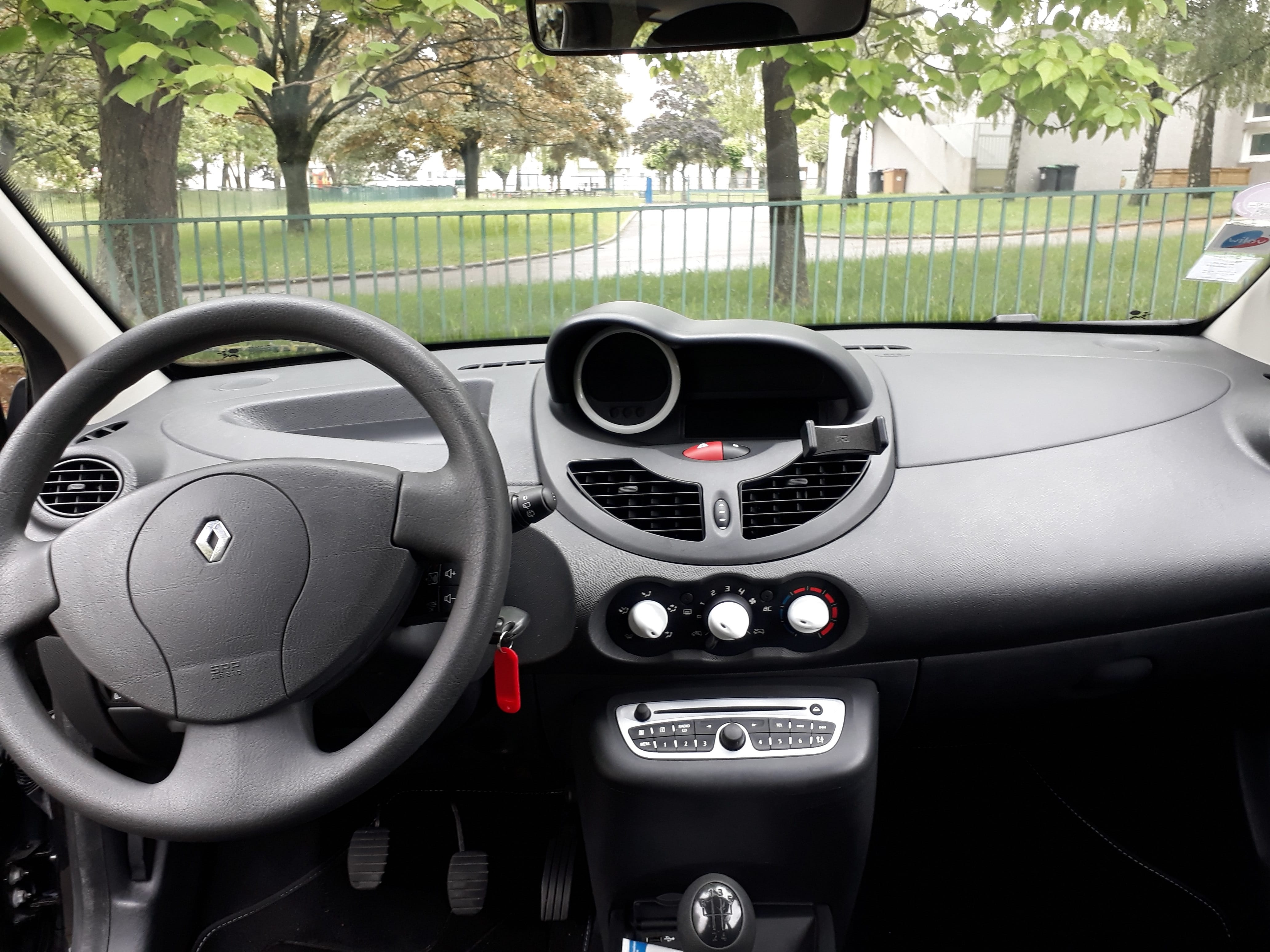 Renault Twingo II avec Entrée audio / iPod
