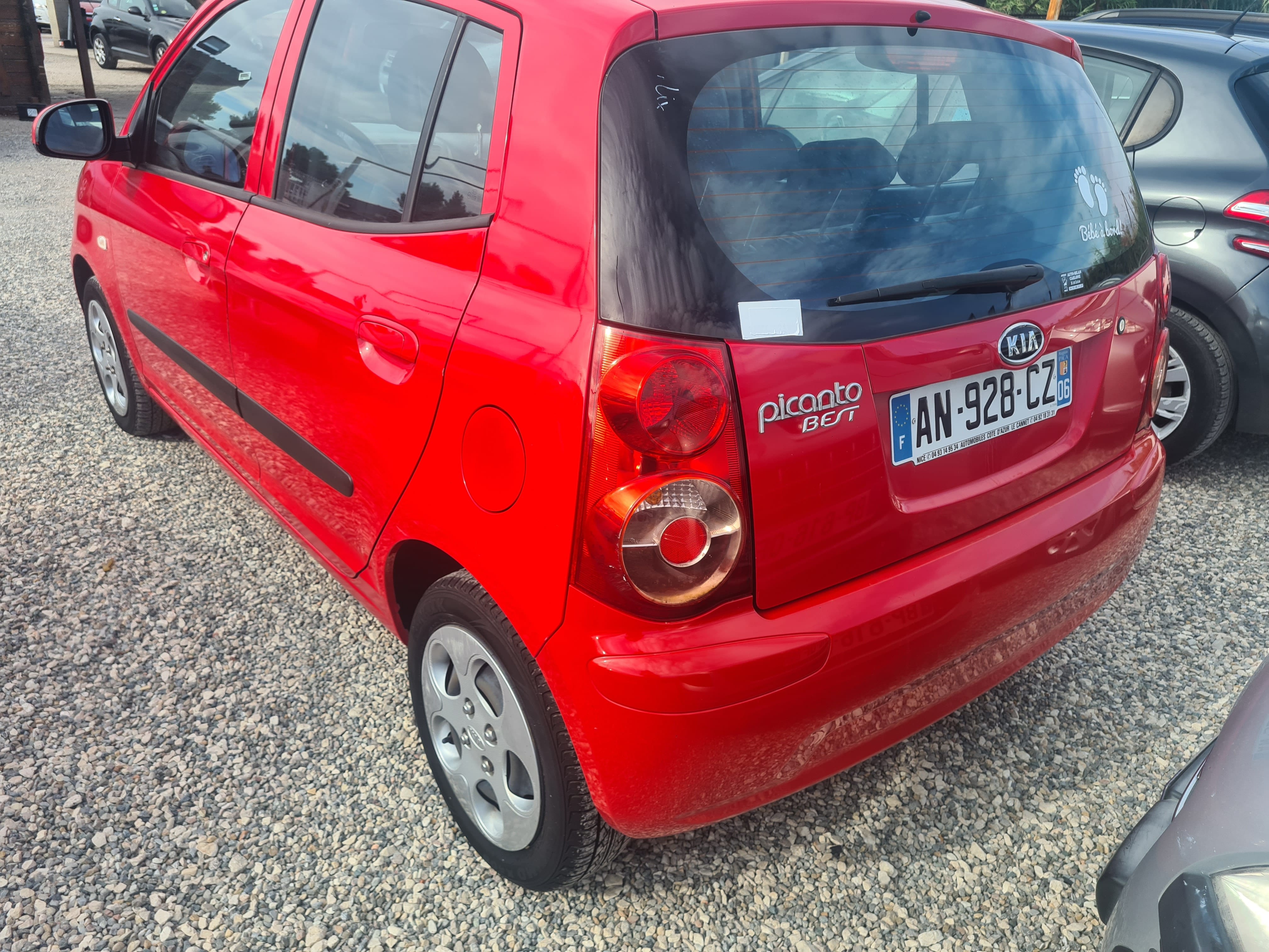 Kia Picanto 1.0L  climatisation, équipée neige avec Climatisation