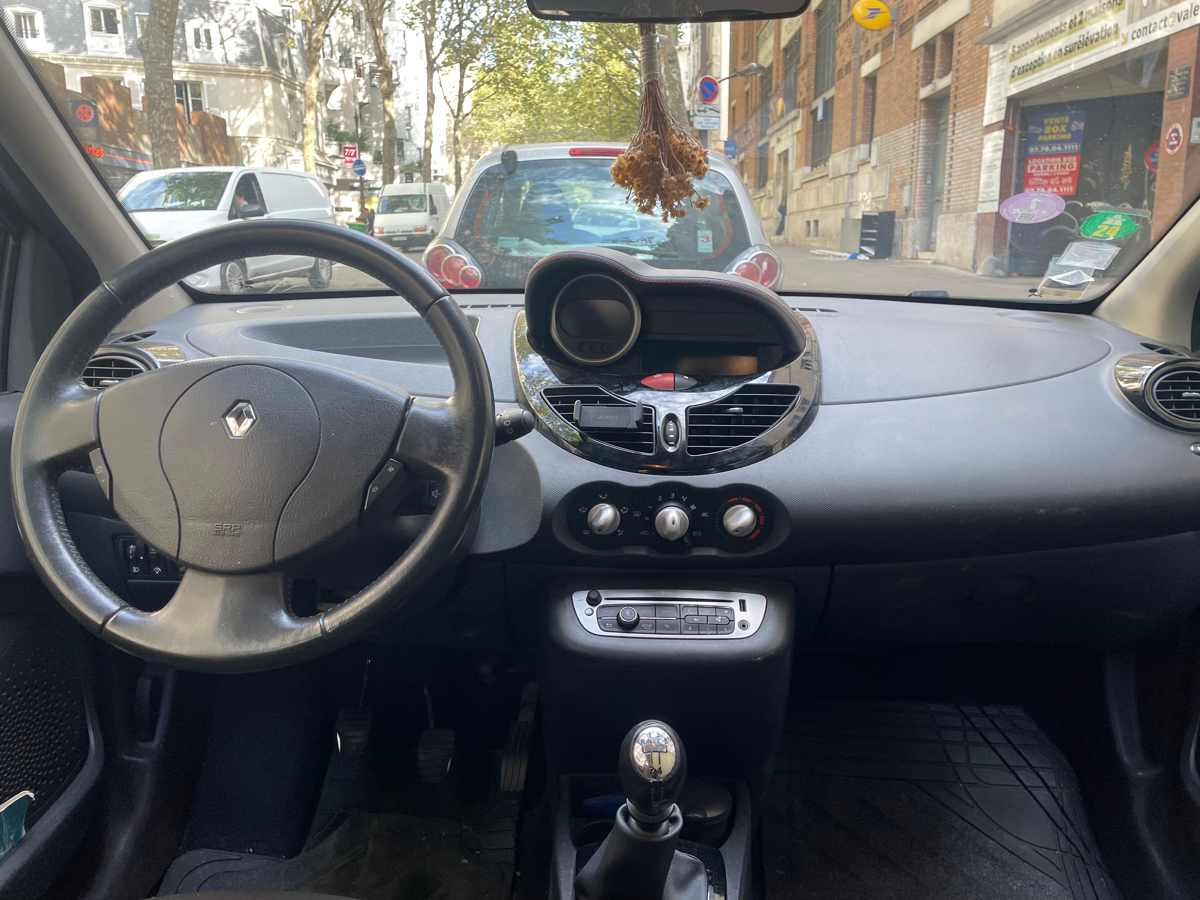 Renault Twingo II con Puertos de carga USB