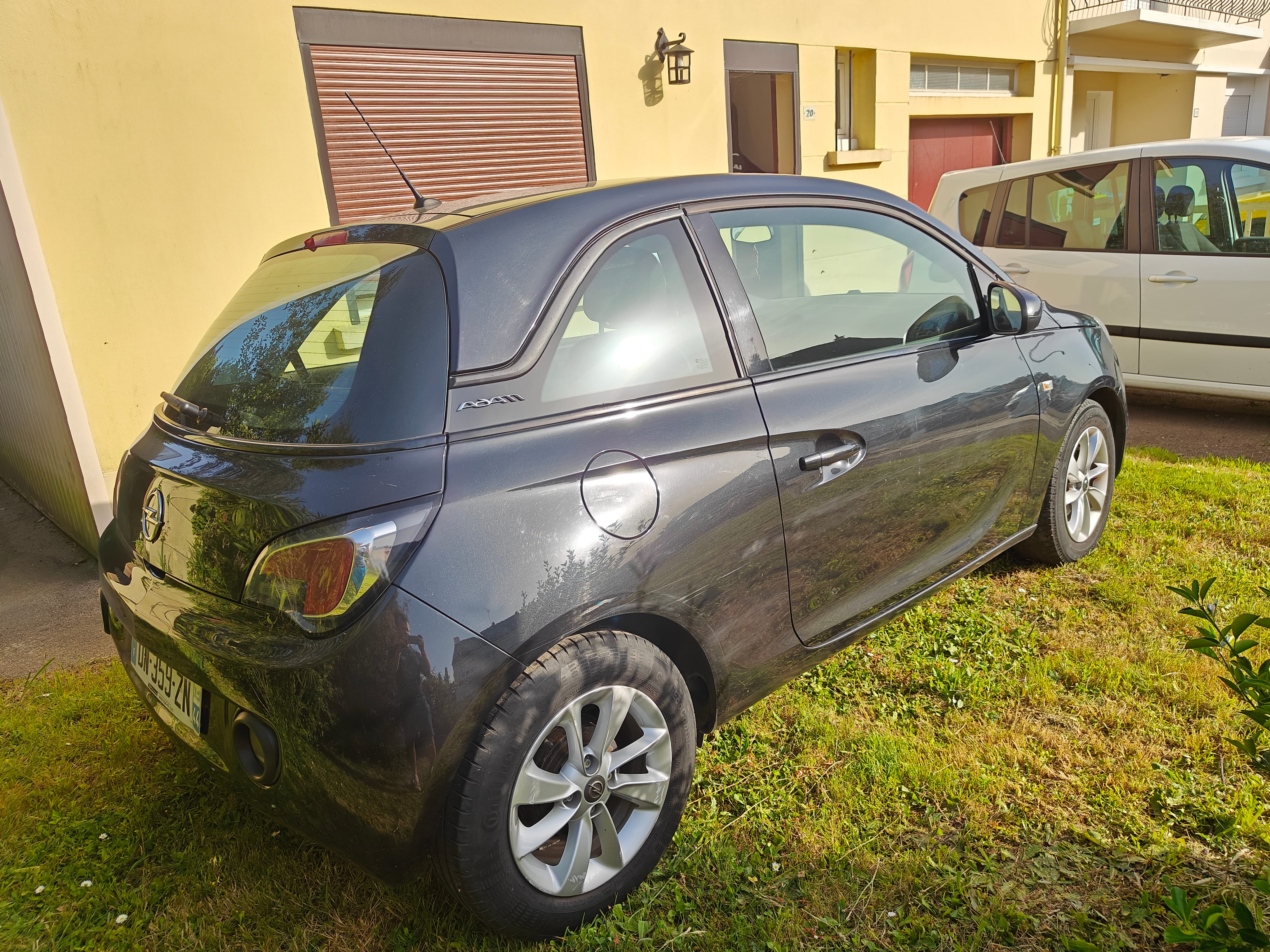 Opel Adam, 2015, Essence 98