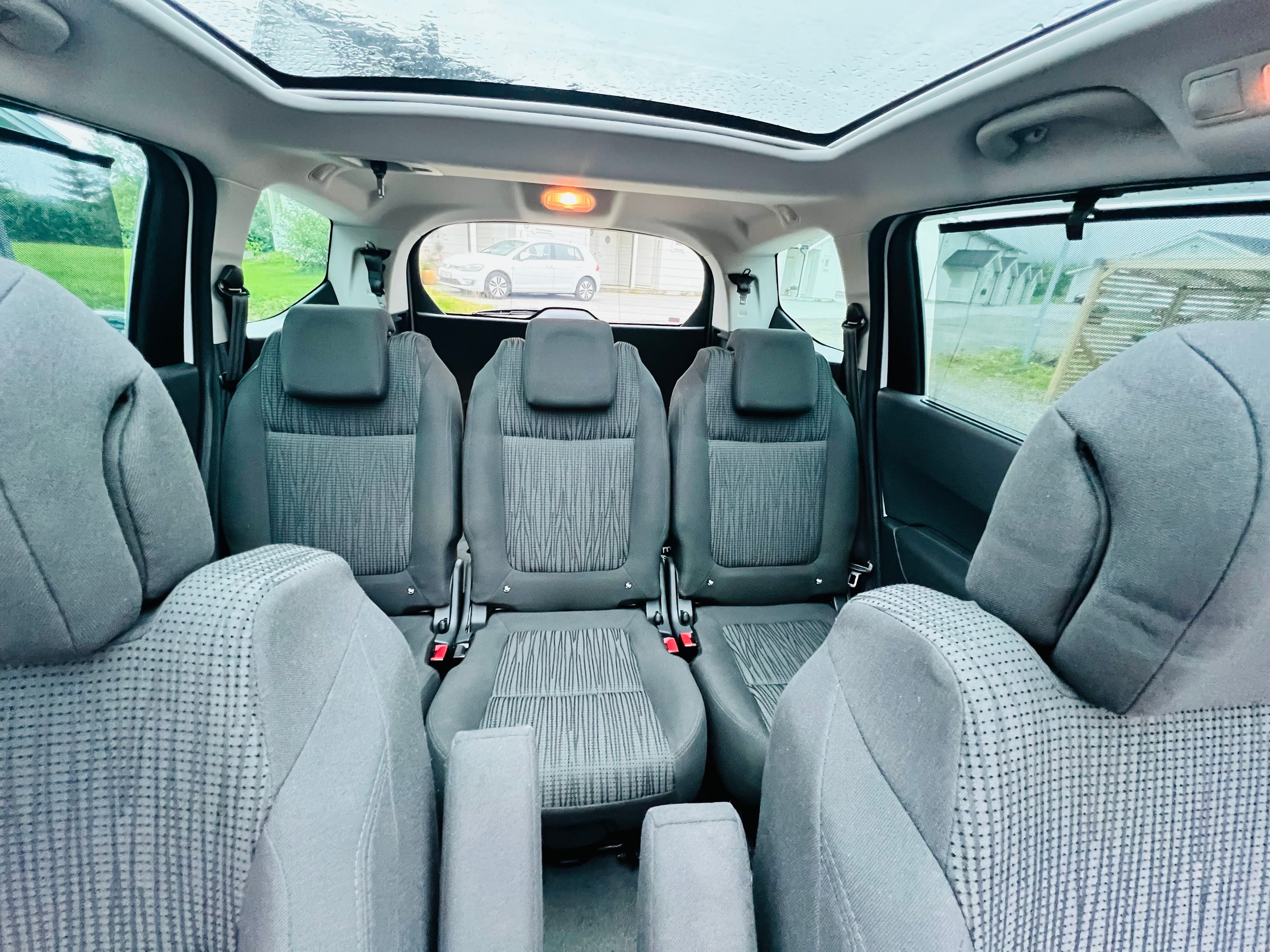 Peugeot 5008 med USB ladeuttak
