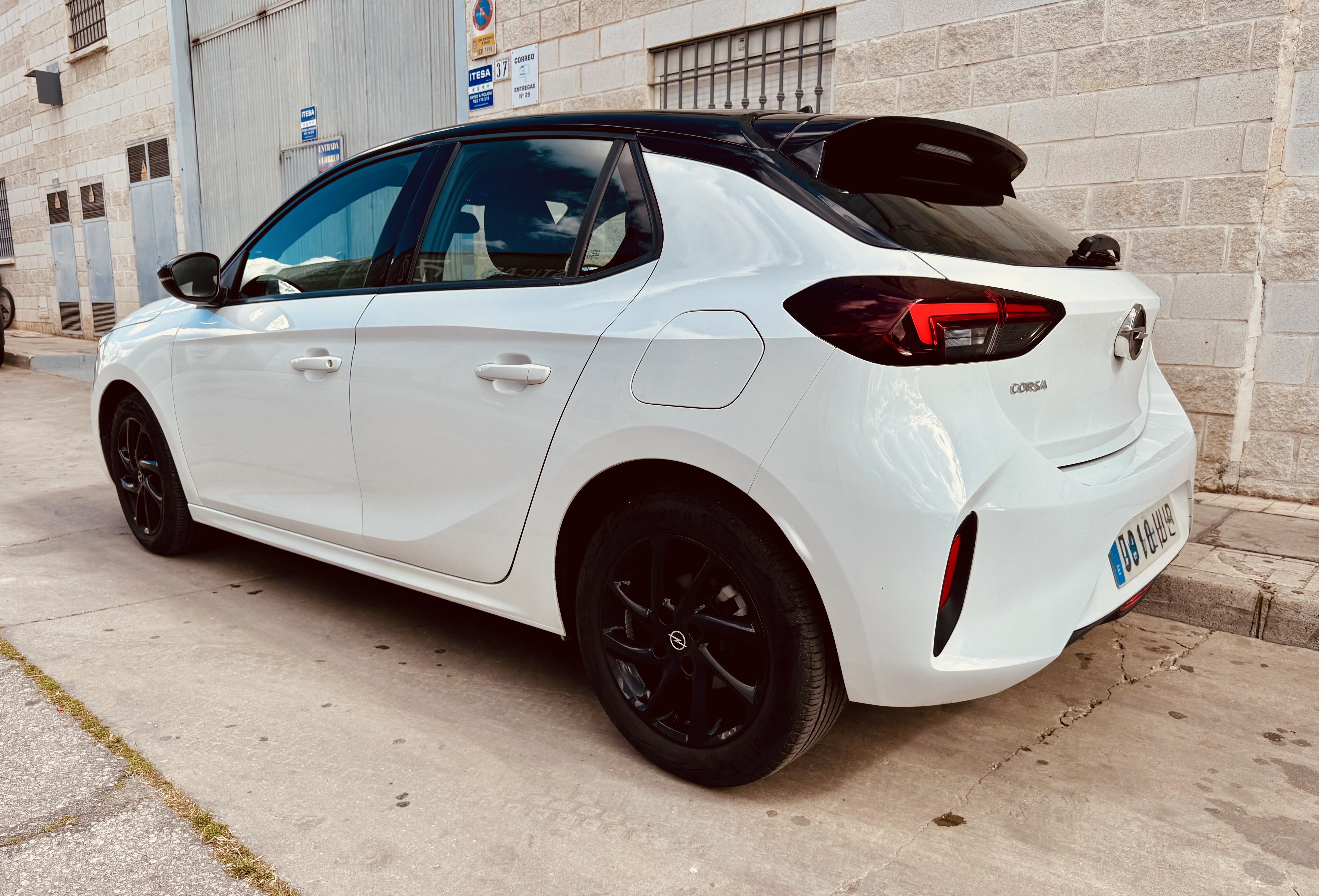Opel Corsa 1.2 turbo mit Navigationsgerät