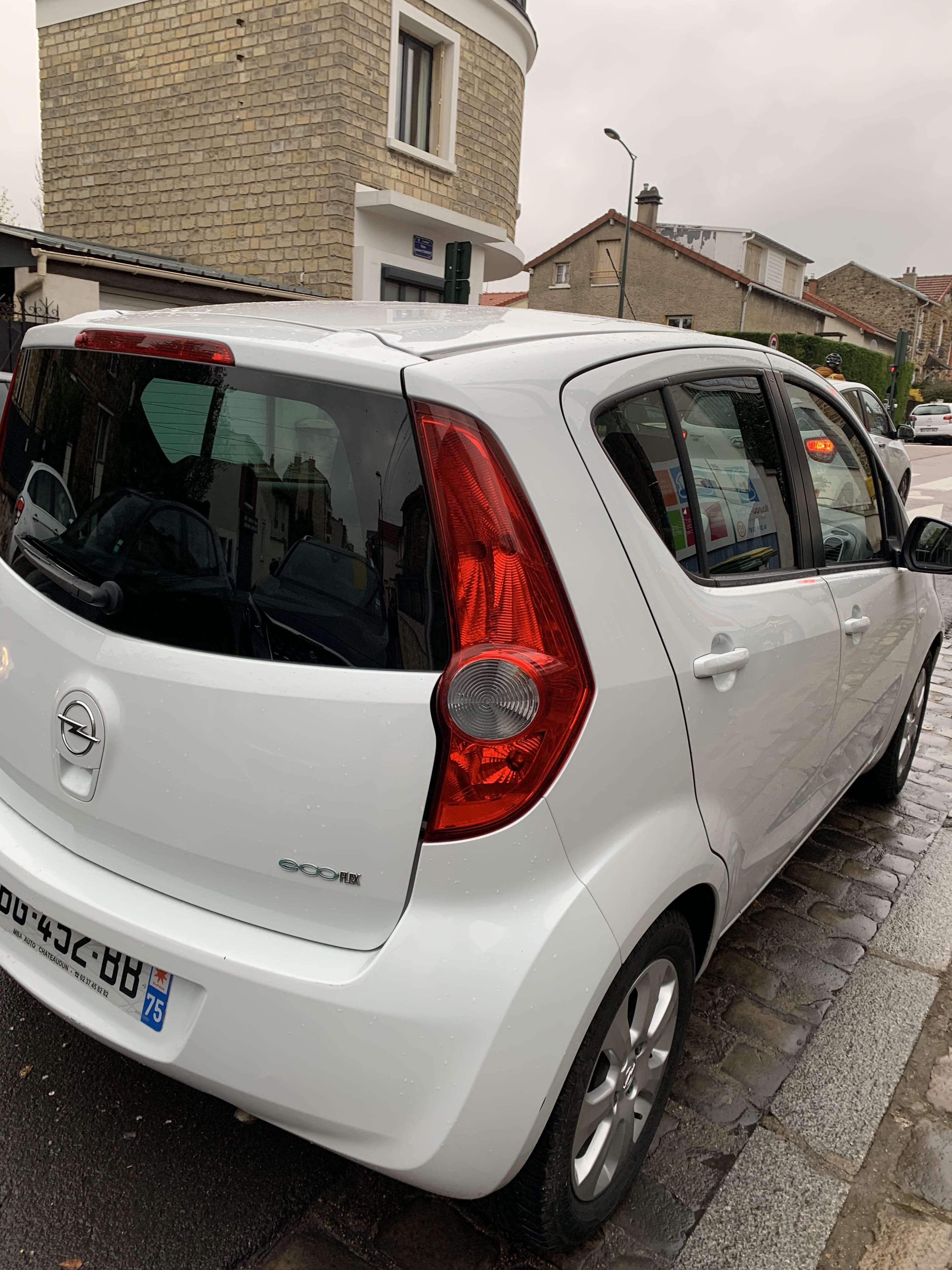 Opel Agila Enjoy éco flex avec Audio Bluetooth