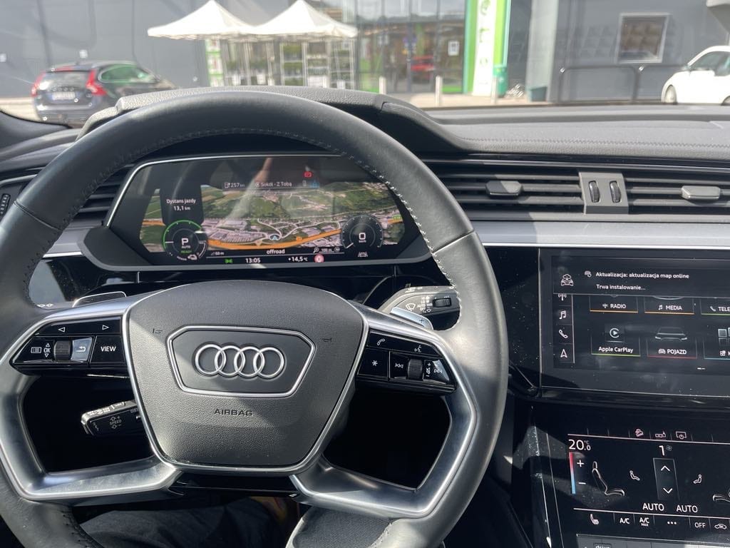 Audi e-tron med Cruisekontroll