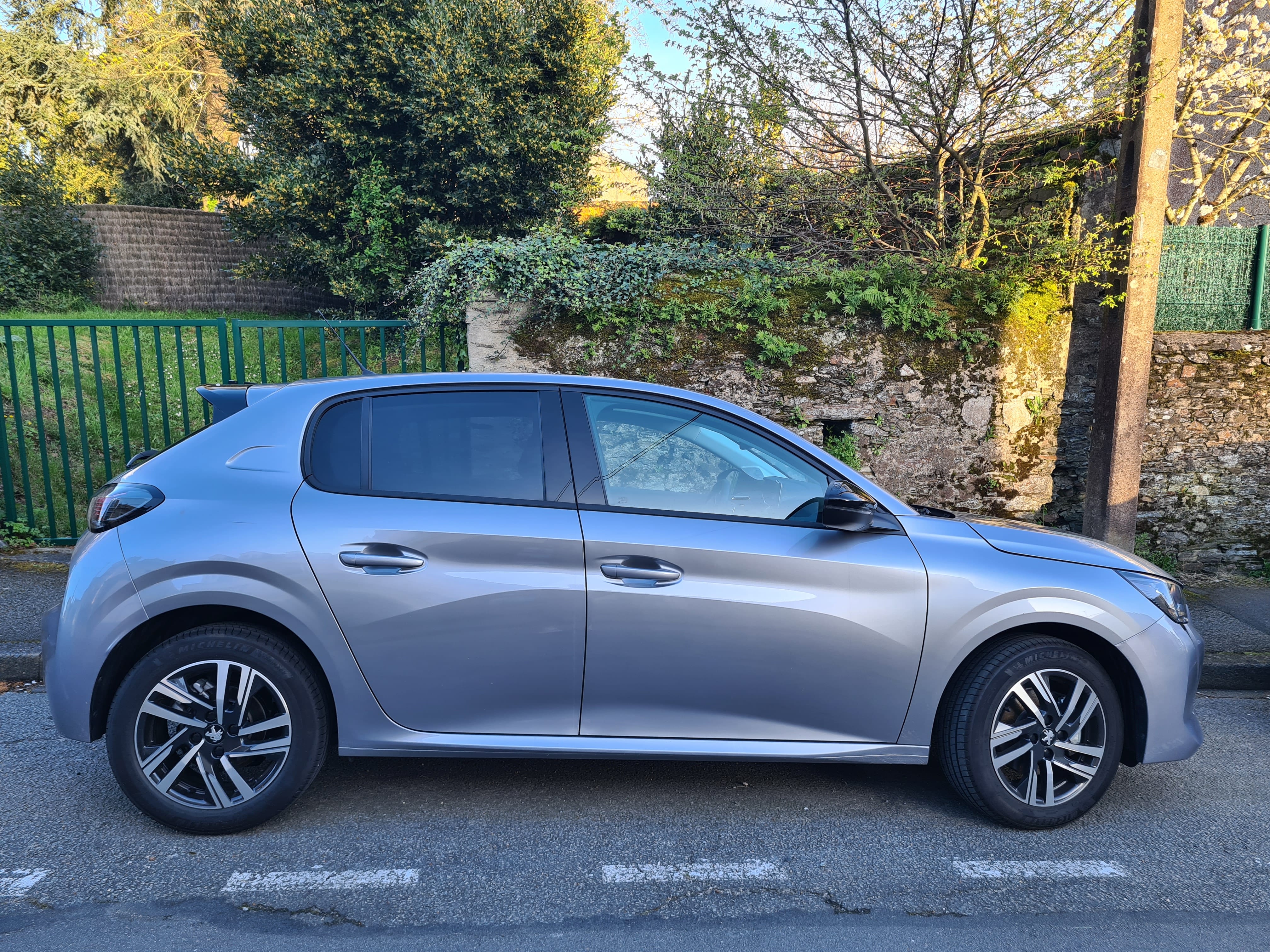 Peugeot 208 avec GPS