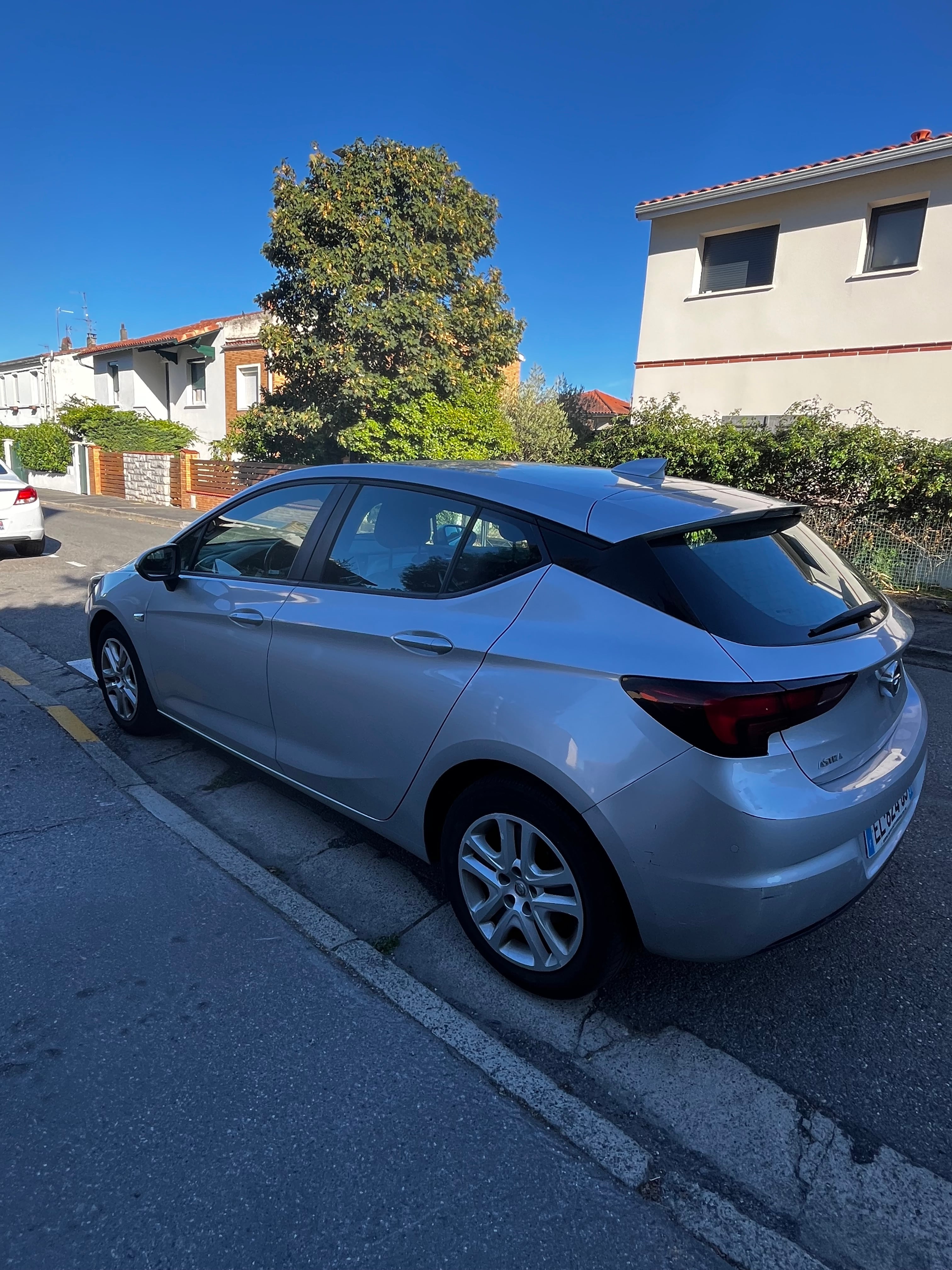 Opel Astra mit Navigationsgerät