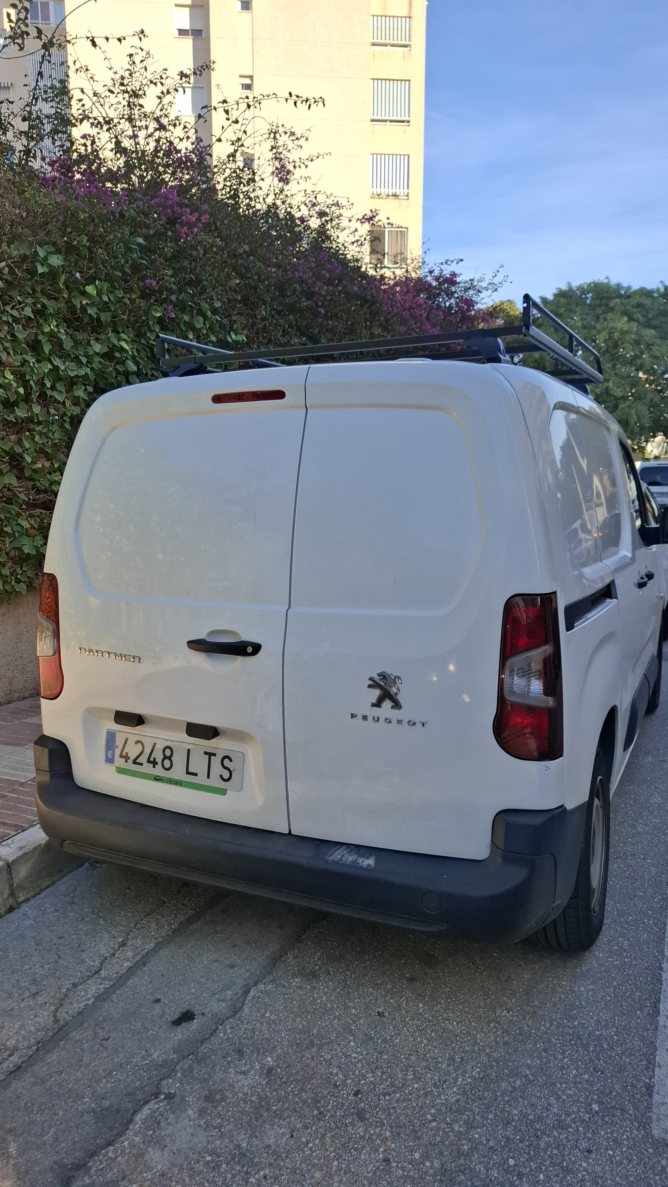 Peugeot Partner Furgoneta con GPS