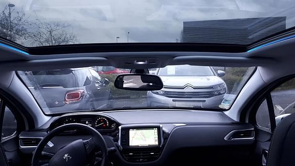 Peugeot 208 1.6L HDI 92CV FELINE 5 PORTES DIESEL avec GPS