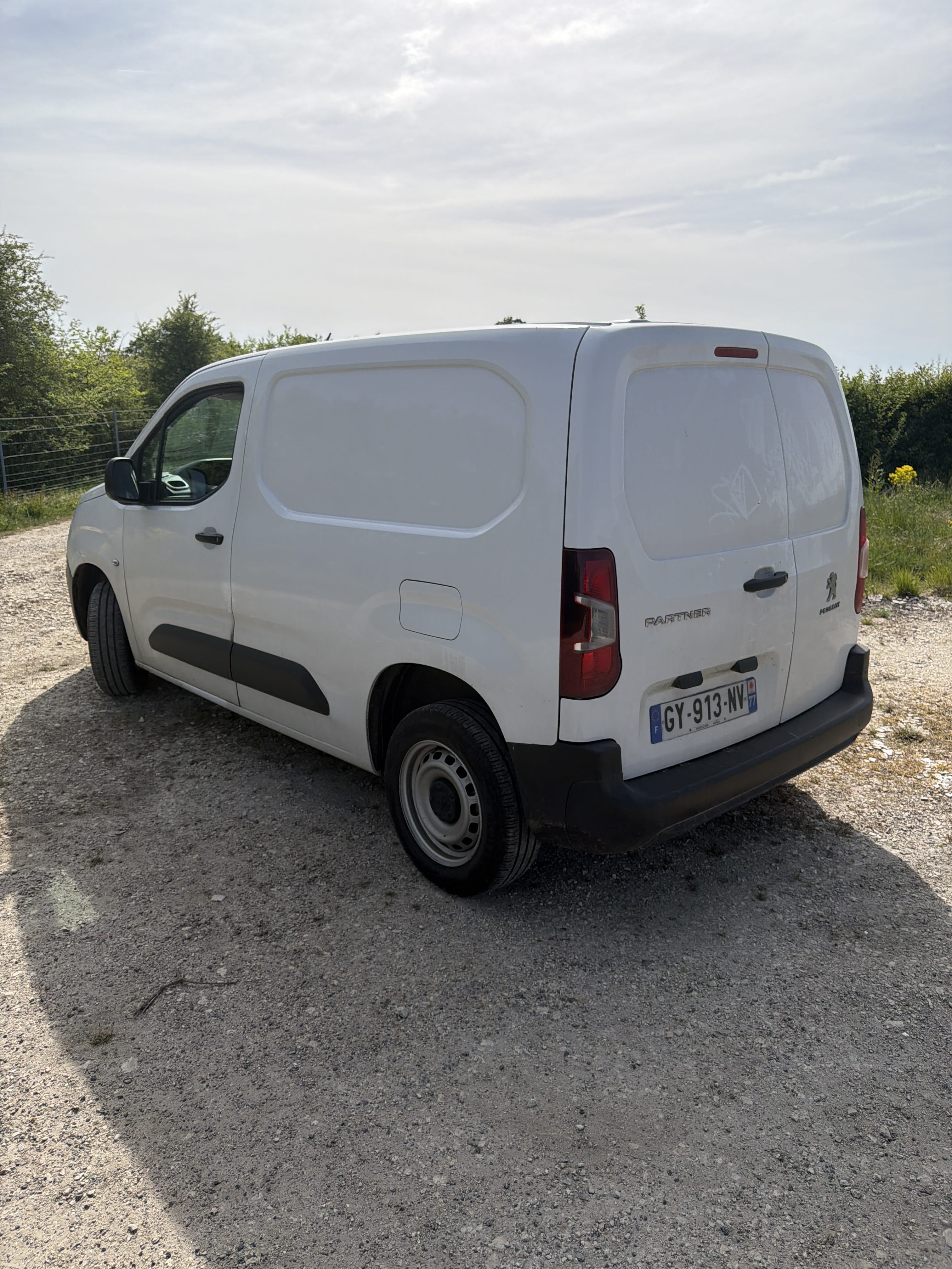 Peugeot Partner Fourgon avec GPS