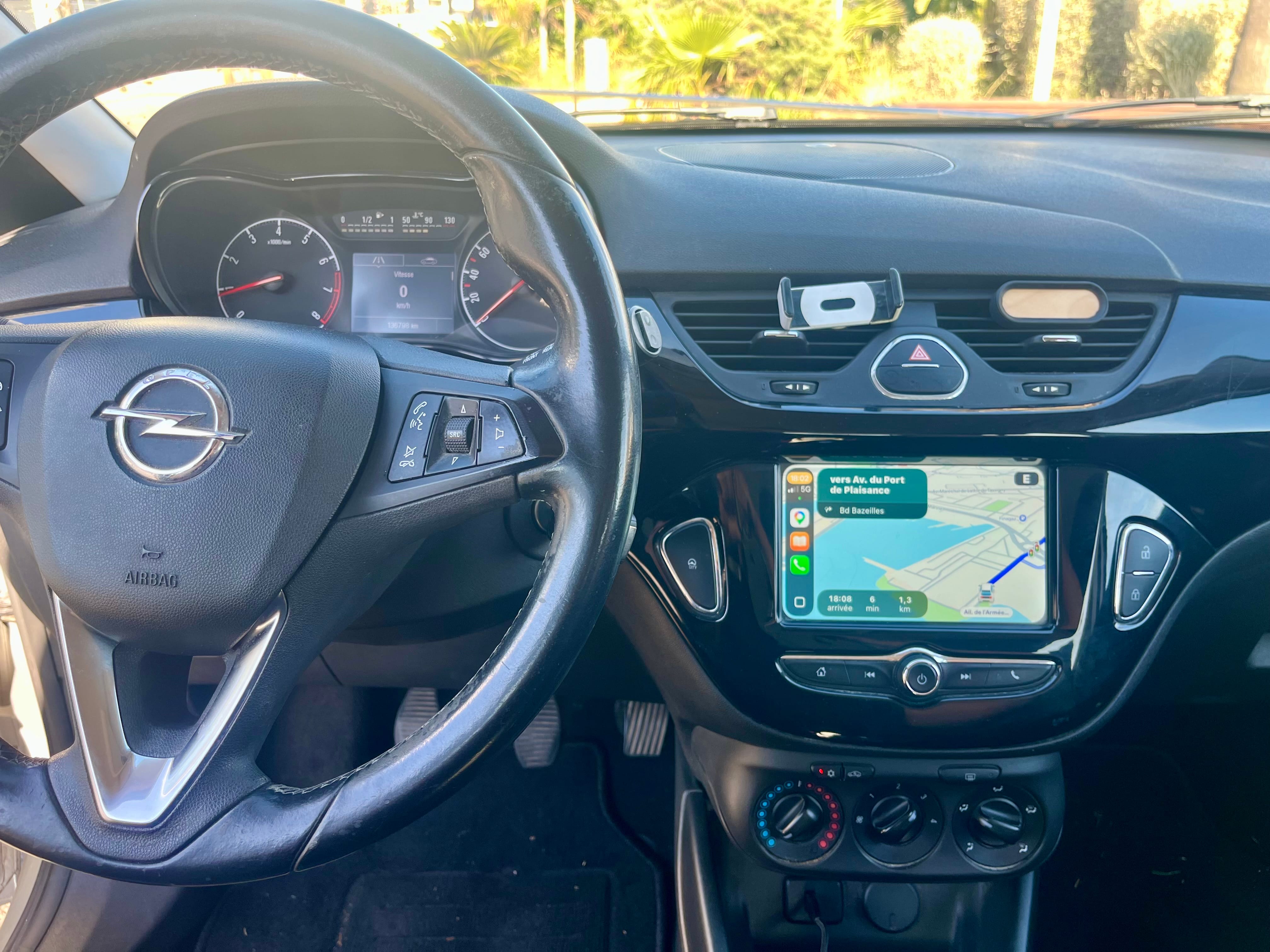 Opel Corsa avec Siège bébé