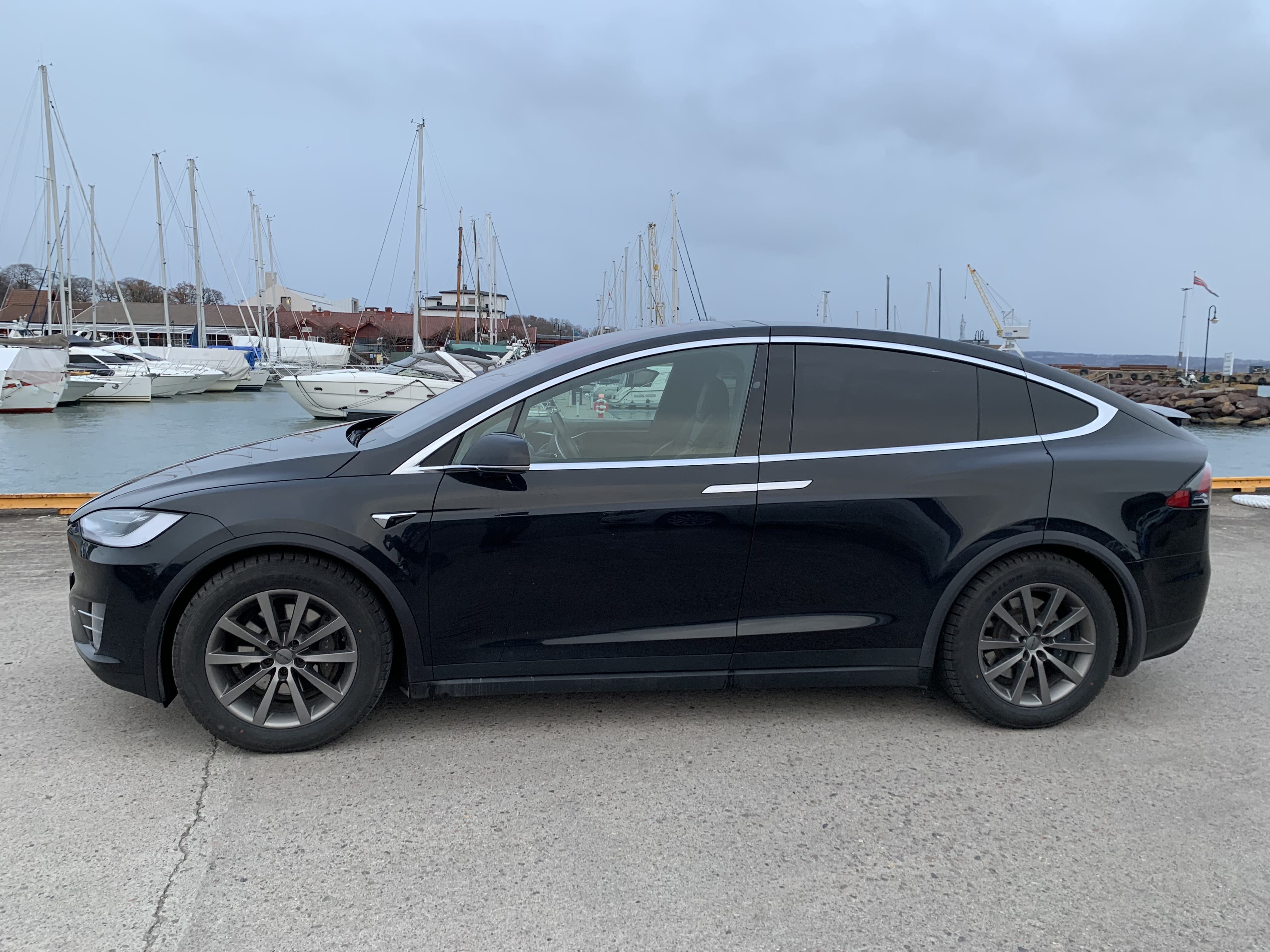 Tesla Model X Gratis lading med Aircondition