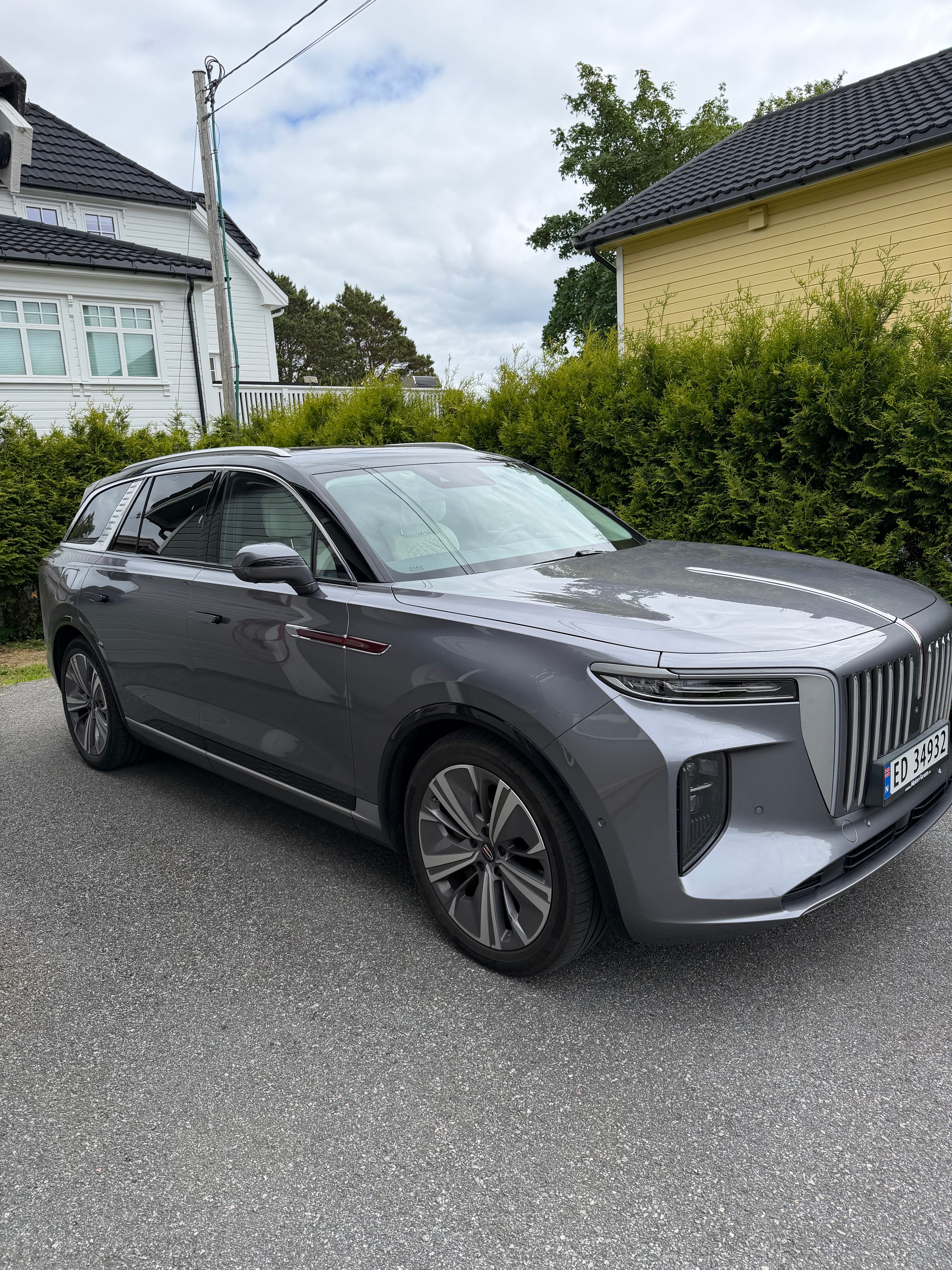 Hongqi E-HS9 med Aircondition