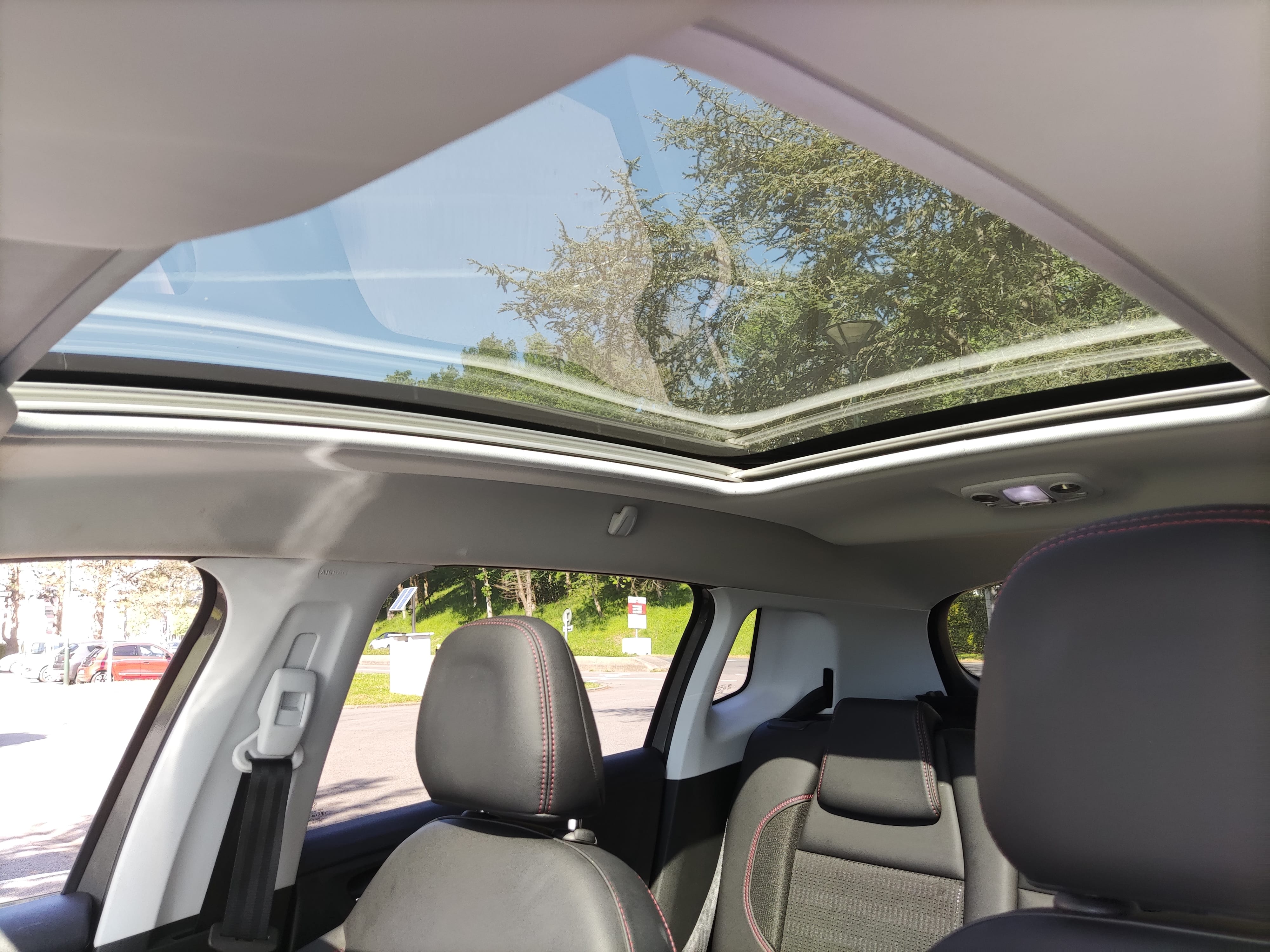 Peugeot 2008 avec Entrée audio / iPod