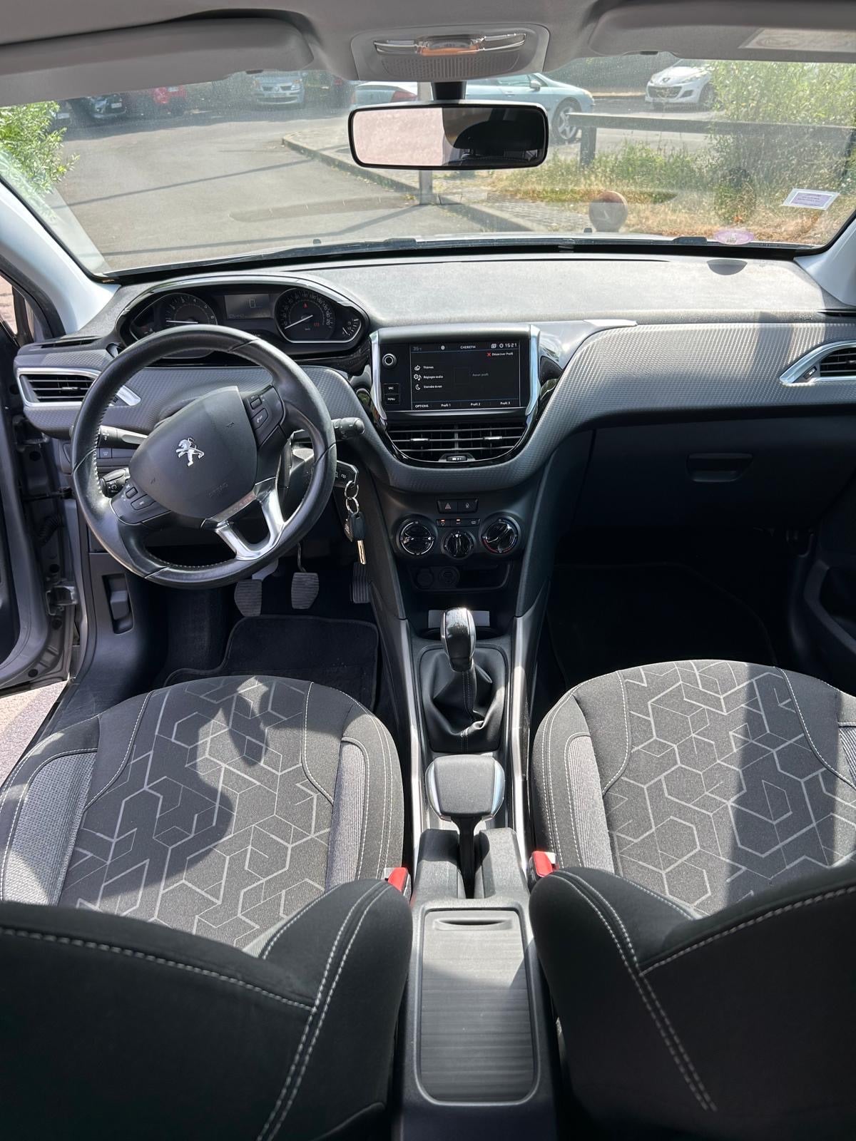 Peugeot 2008 avec GPS