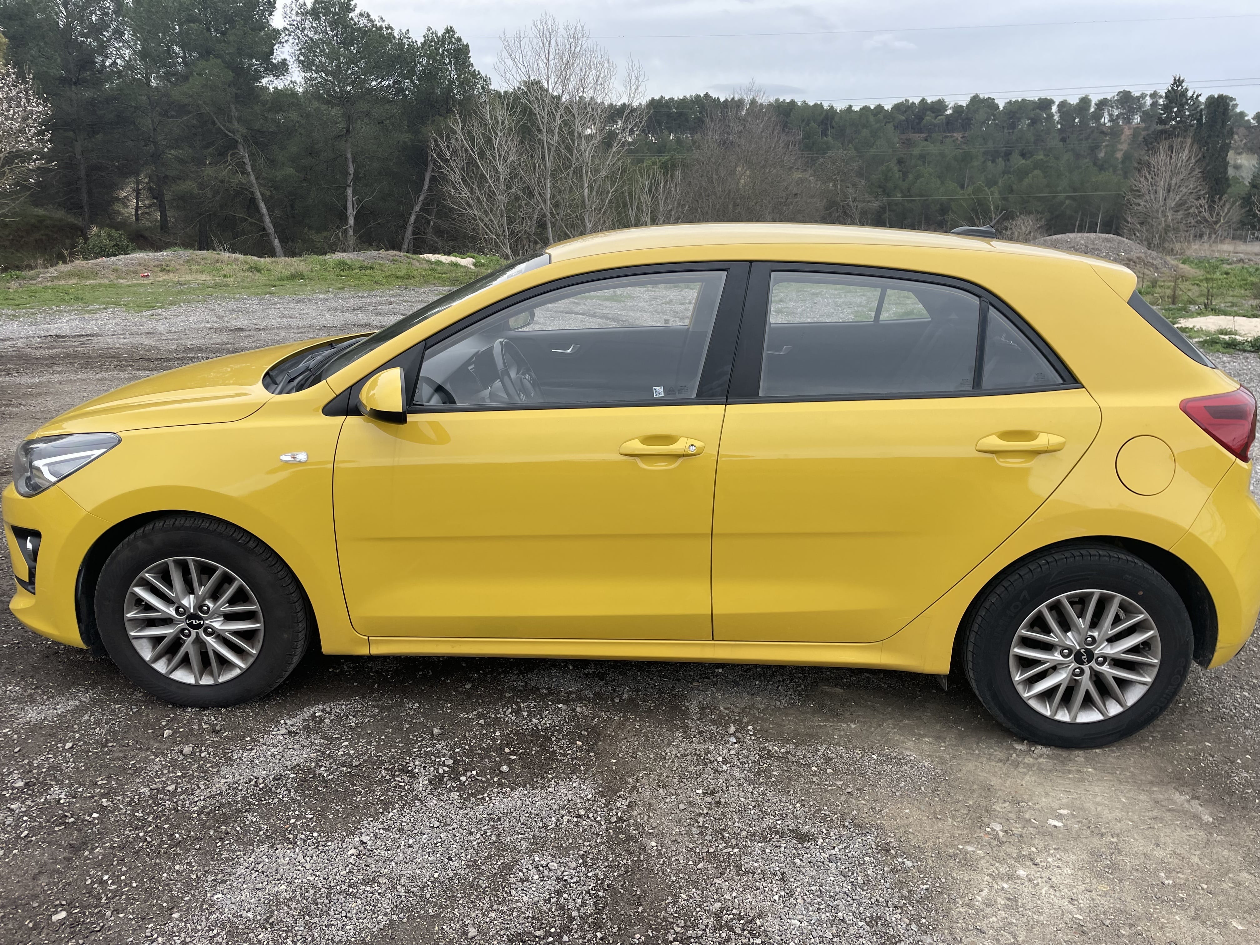 Kia Rio con Aire acondicionado