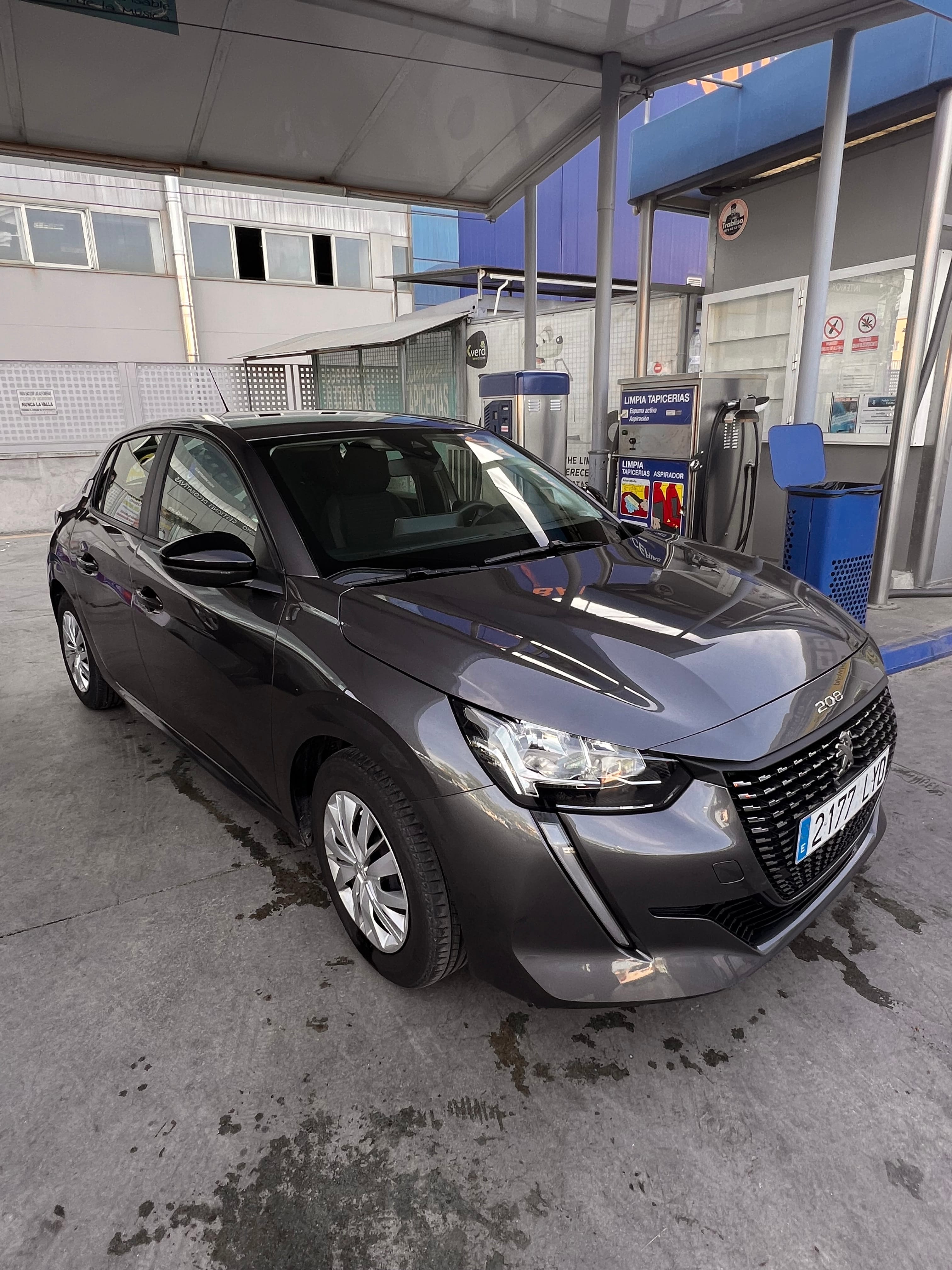 Peugeot 208 con Aire acondicionado