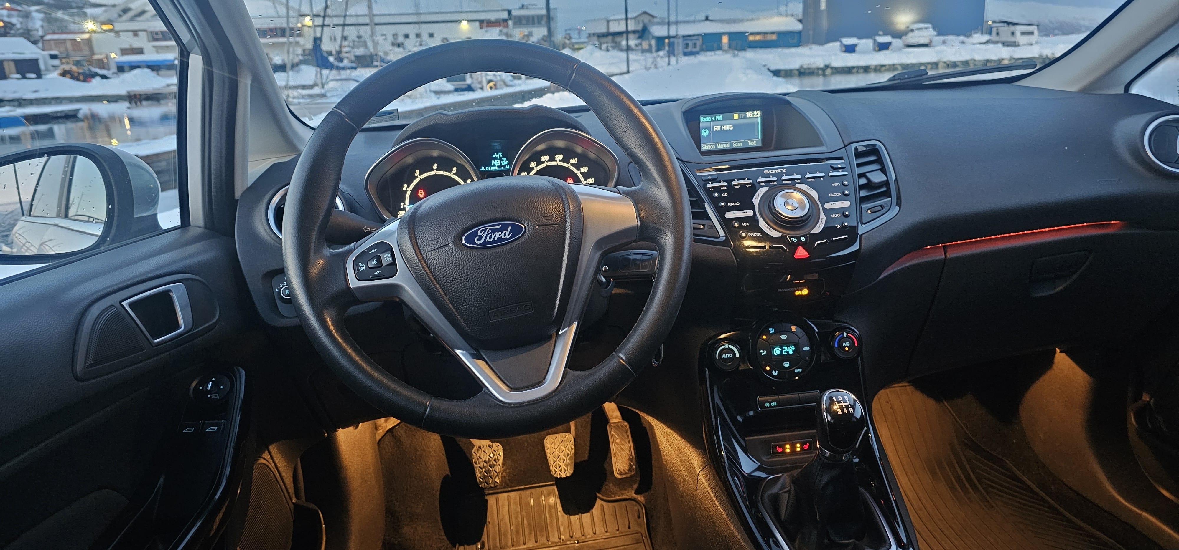 Ford Fiesta 1,0i Ecoboost 80 hk met Bluetooth audio