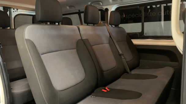 Opel Vivaro Combi Minibus 9places.Version allongée avec grand coffre avec Pneus neige