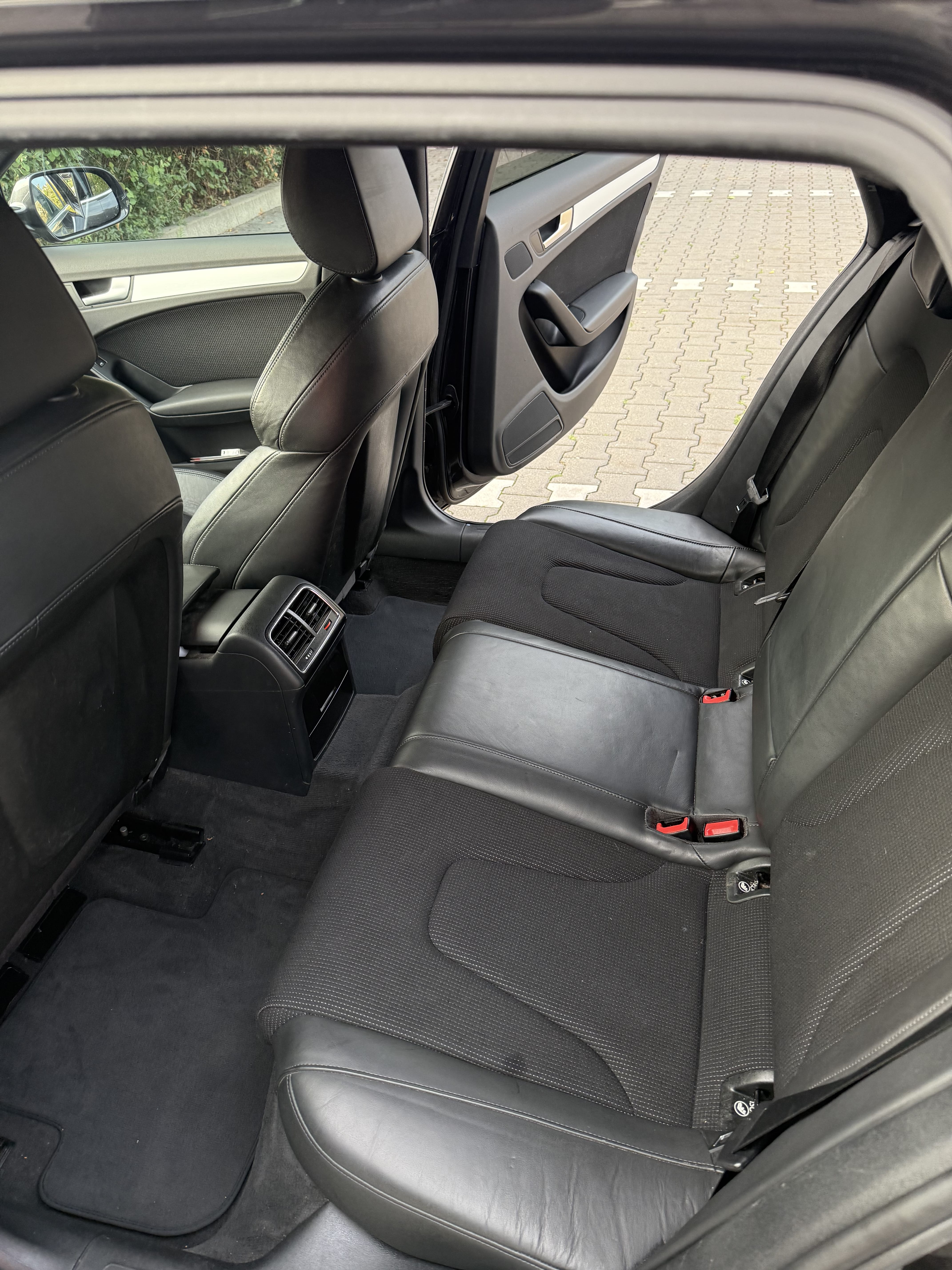 Audi A4 Avant 2.0 TDI S-Line Plus - Automatik, komfortabel und sparsam mit Bluetooth-Audio