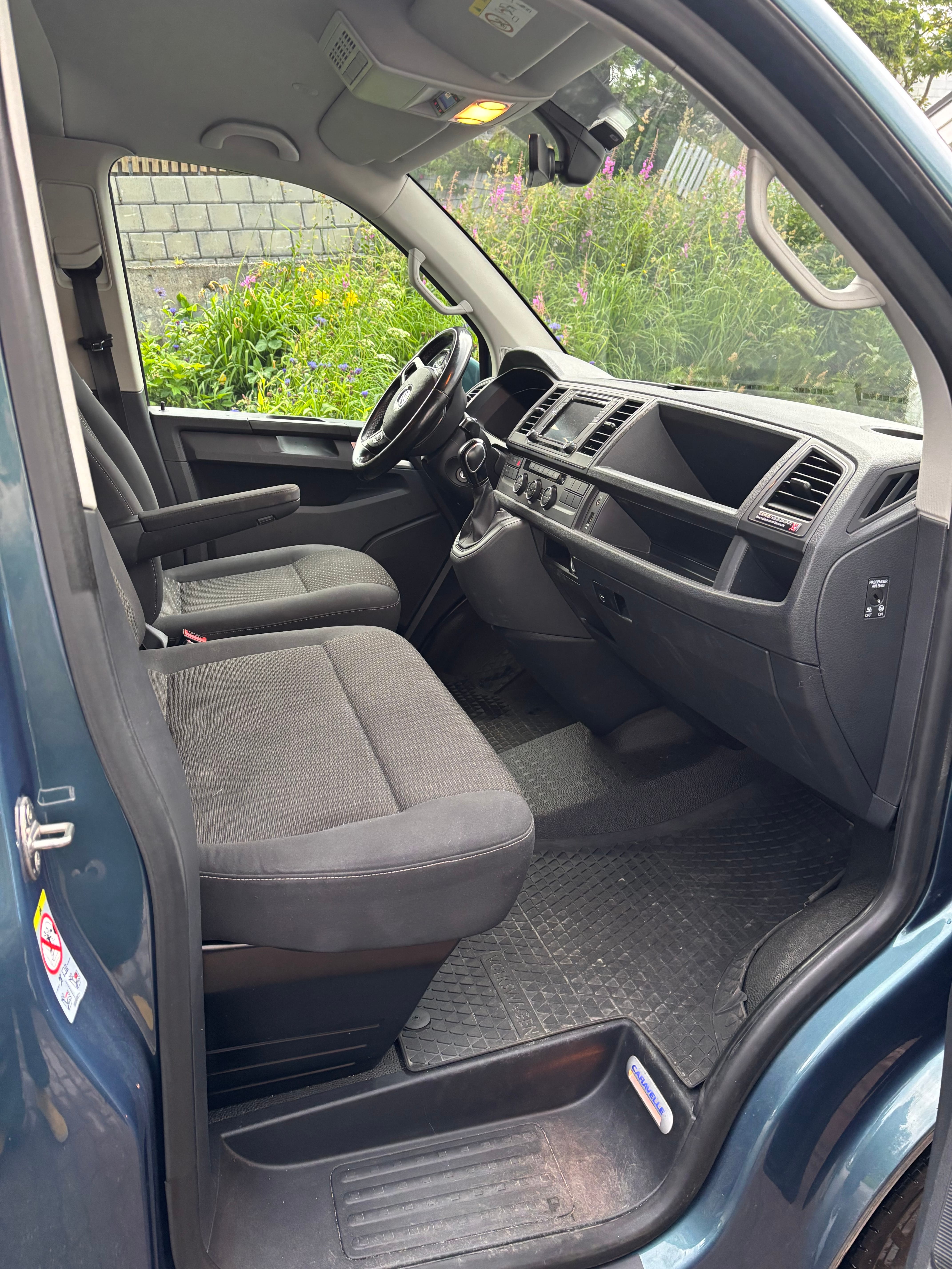 Volkswagen Caravelle with Cruise control