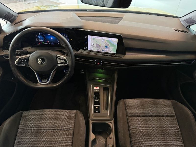 Volkswagen Golf GTE mit Navigationsgerät