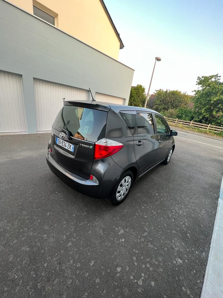 Toyota Verso-S Très belle et confortable