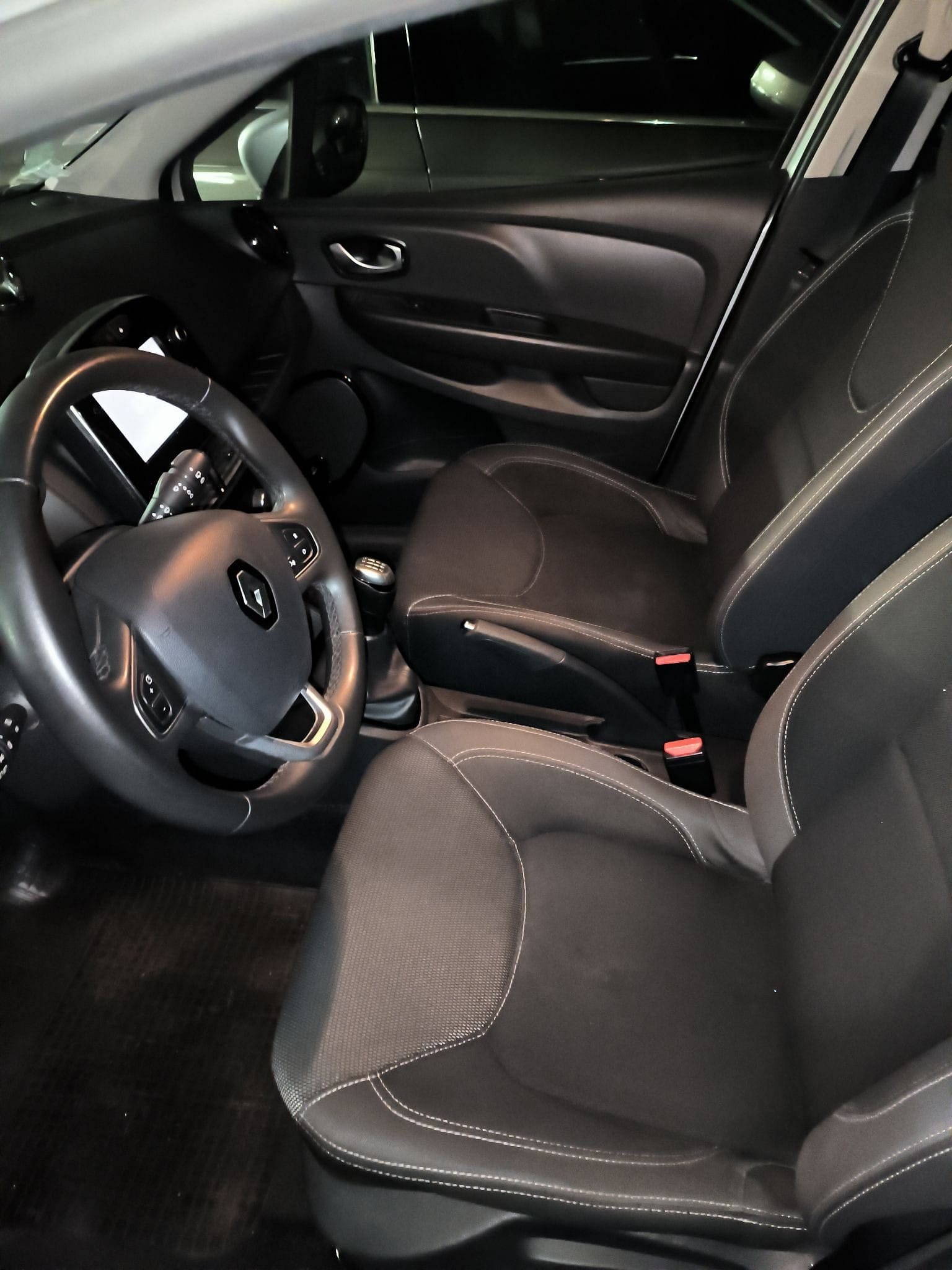 Renault Clio ER496SN avec Entrée audio / iPod