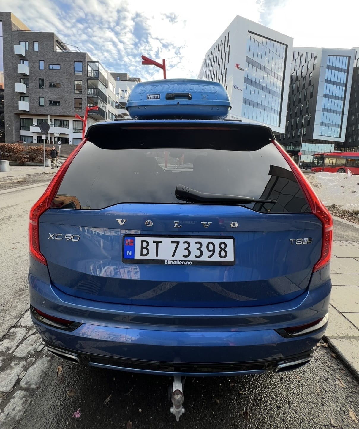 Volvo XC90 T8 R-design with Air conditioning