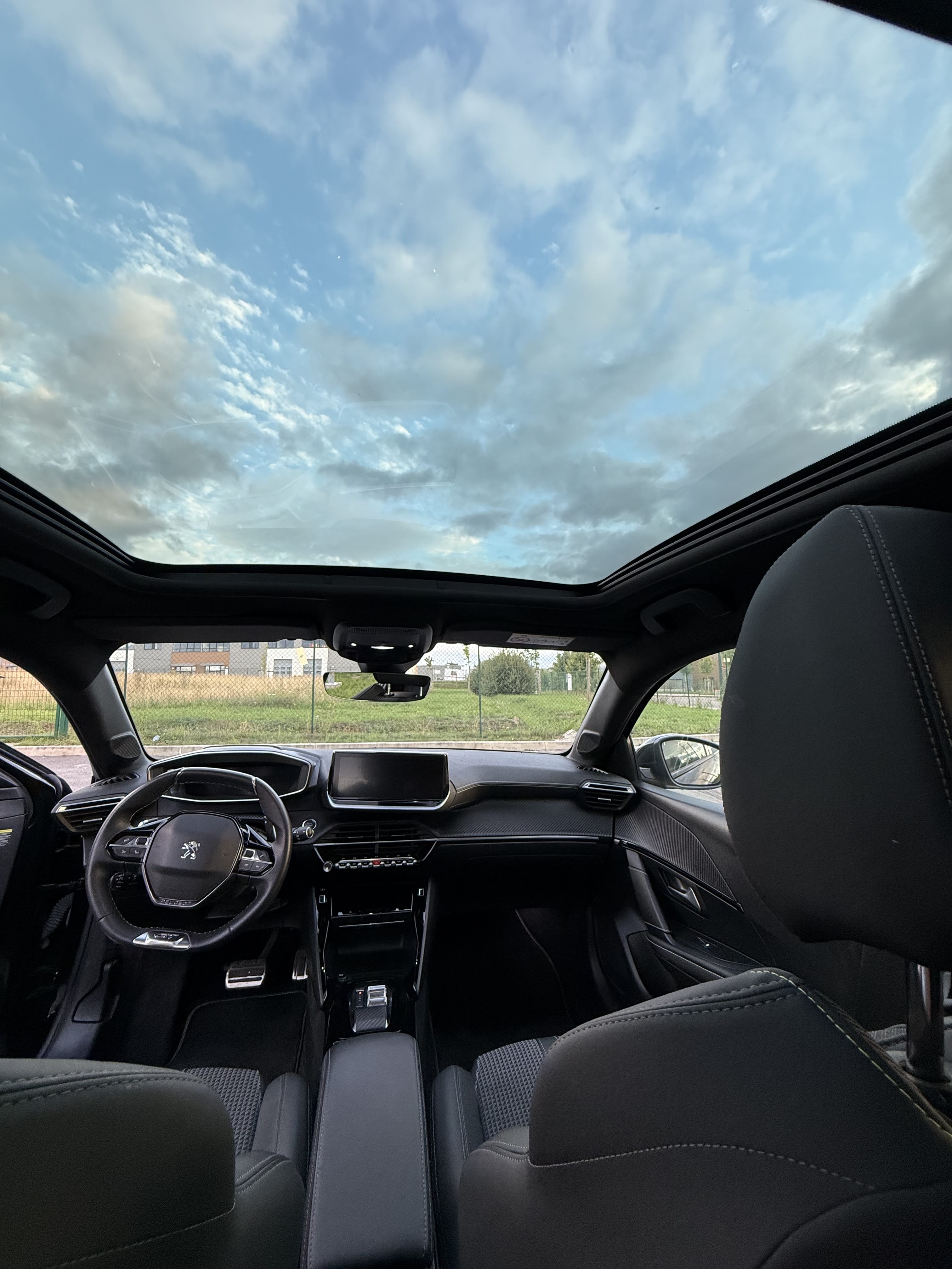 Peugeot 208 avec GPS