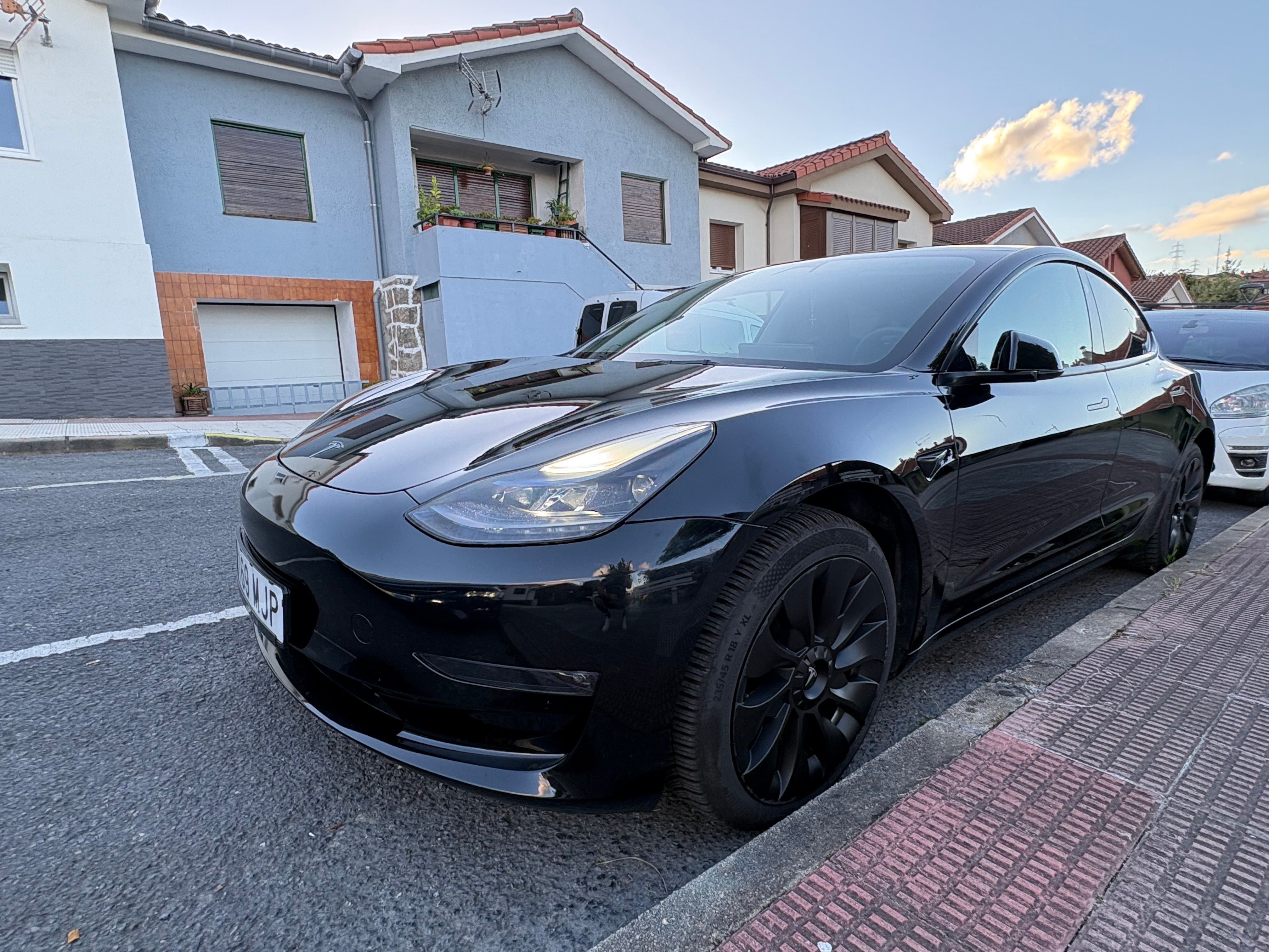 Tesla Model 3 Long Range con Audio Bluetooth