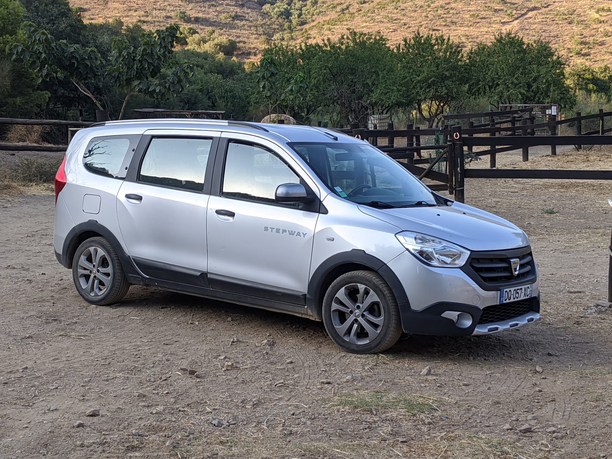 Dacia Lodgy 7 places Gris, 2015, Essence 95, 7 places