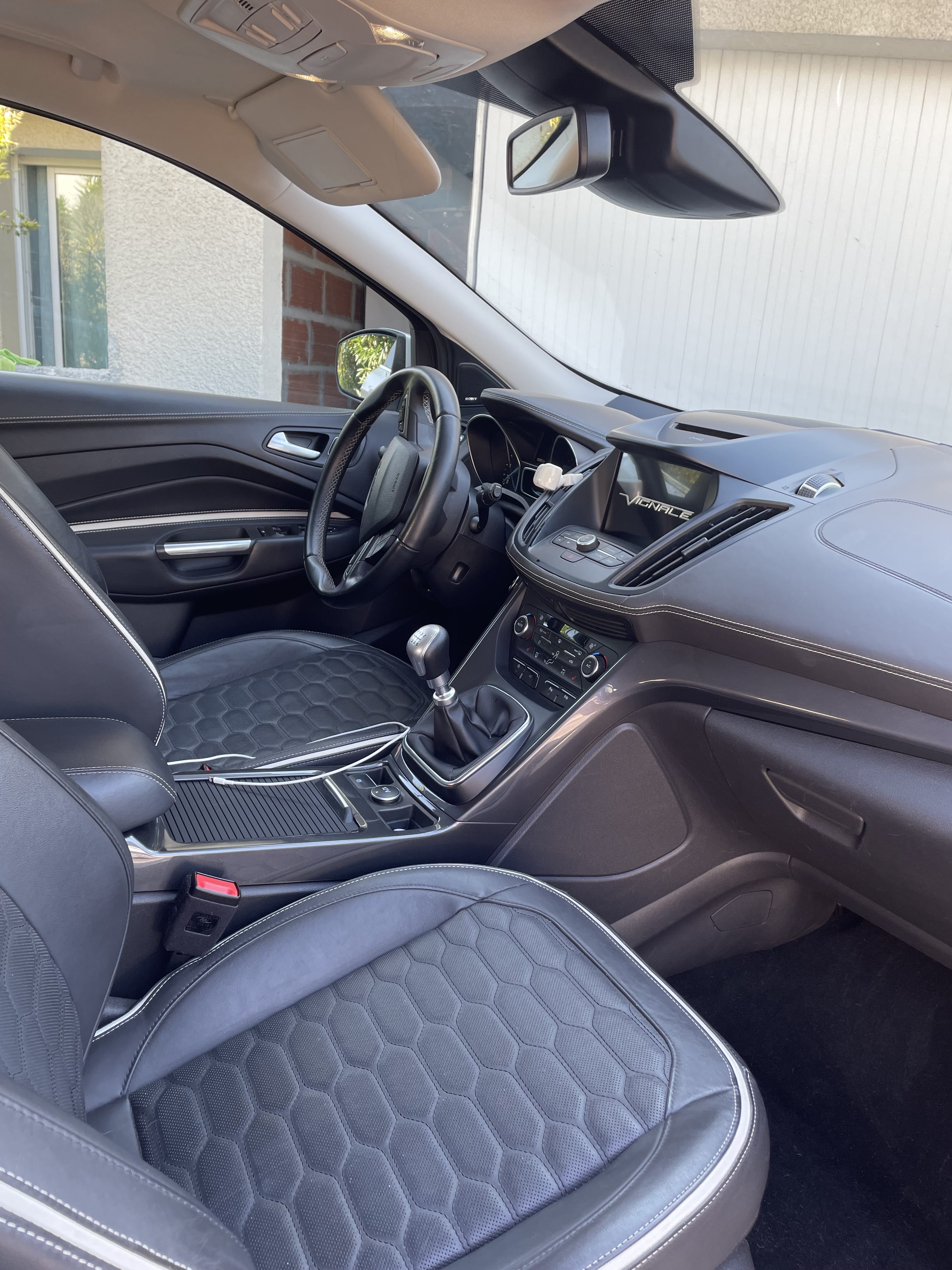Ford Kuga Business 2.0 L TDCI 150 CV avec GPS