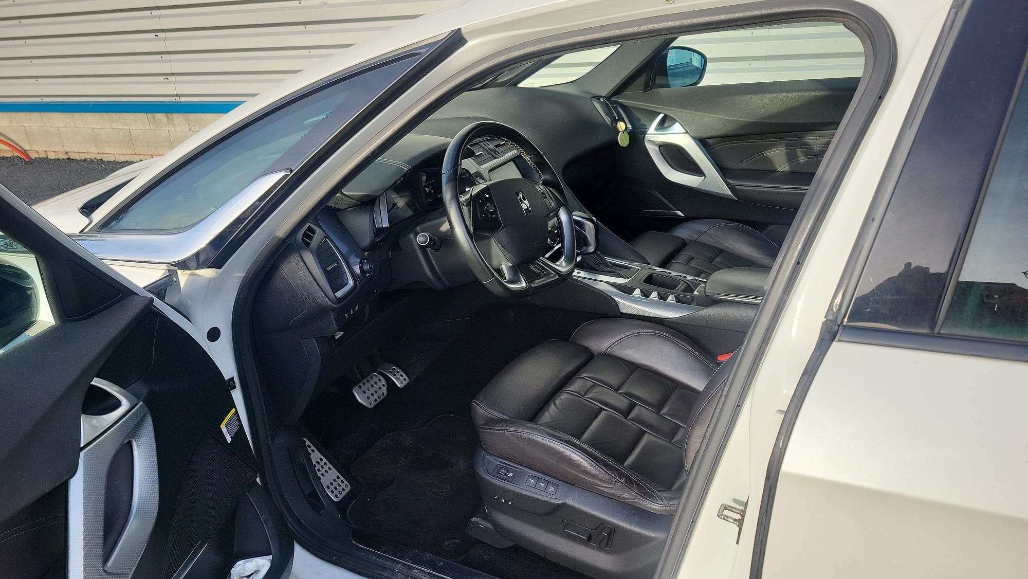 DS 5 2l HDI sport chic avec GPS