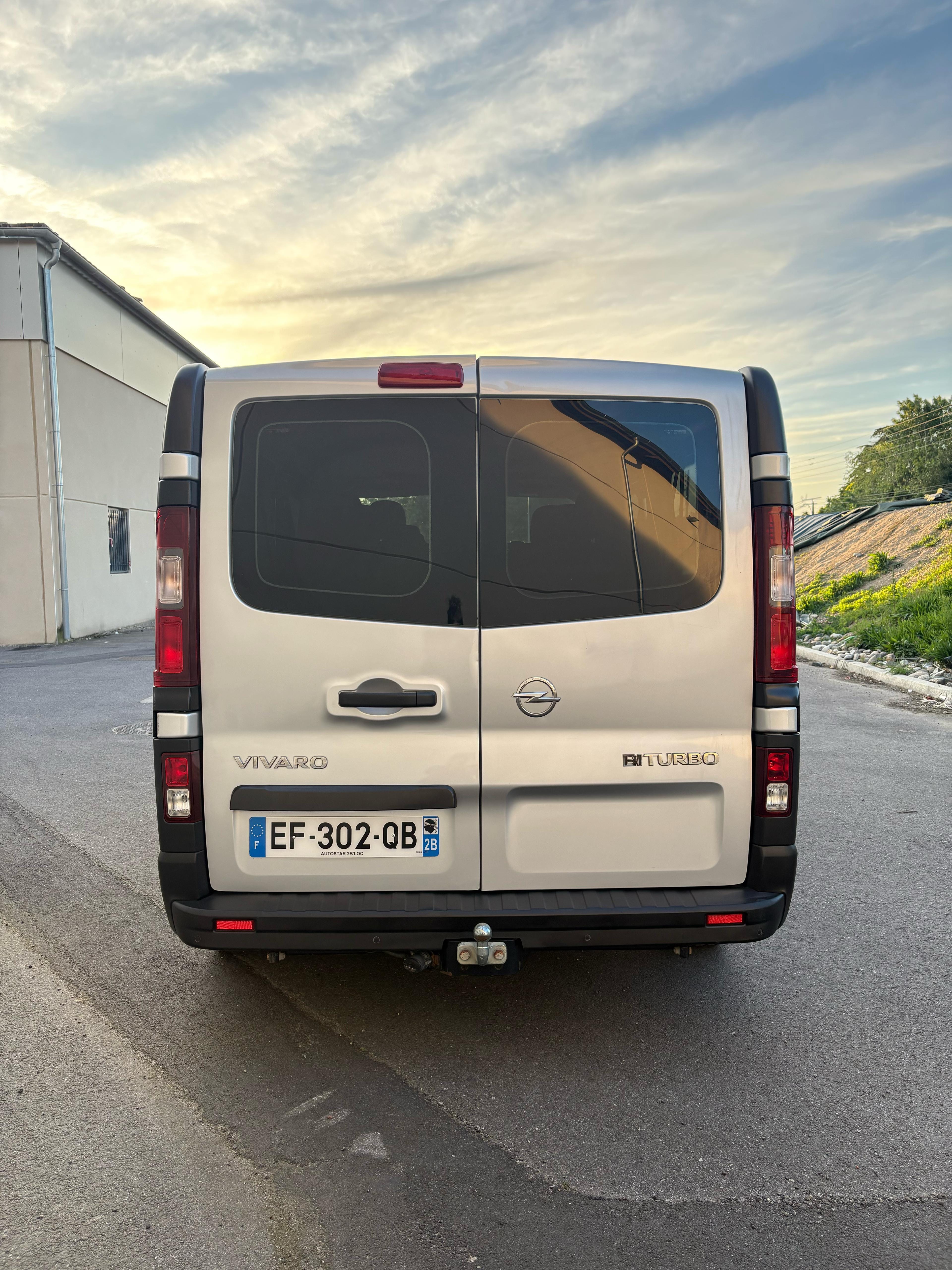 Opel Vivaro Combi avec Entrée audio / iPod