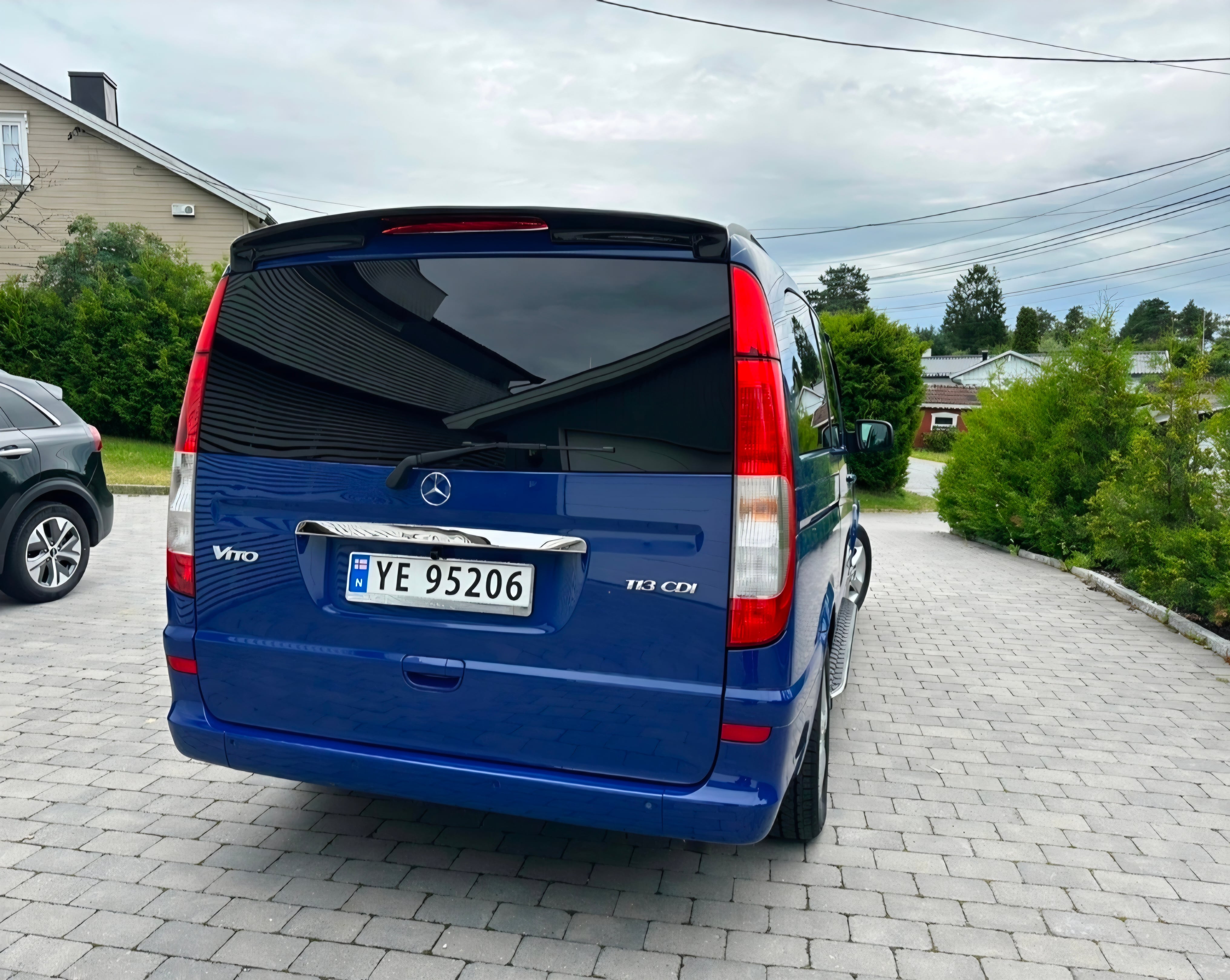 Mercedes-Benz Vito Tourer with Backup camera