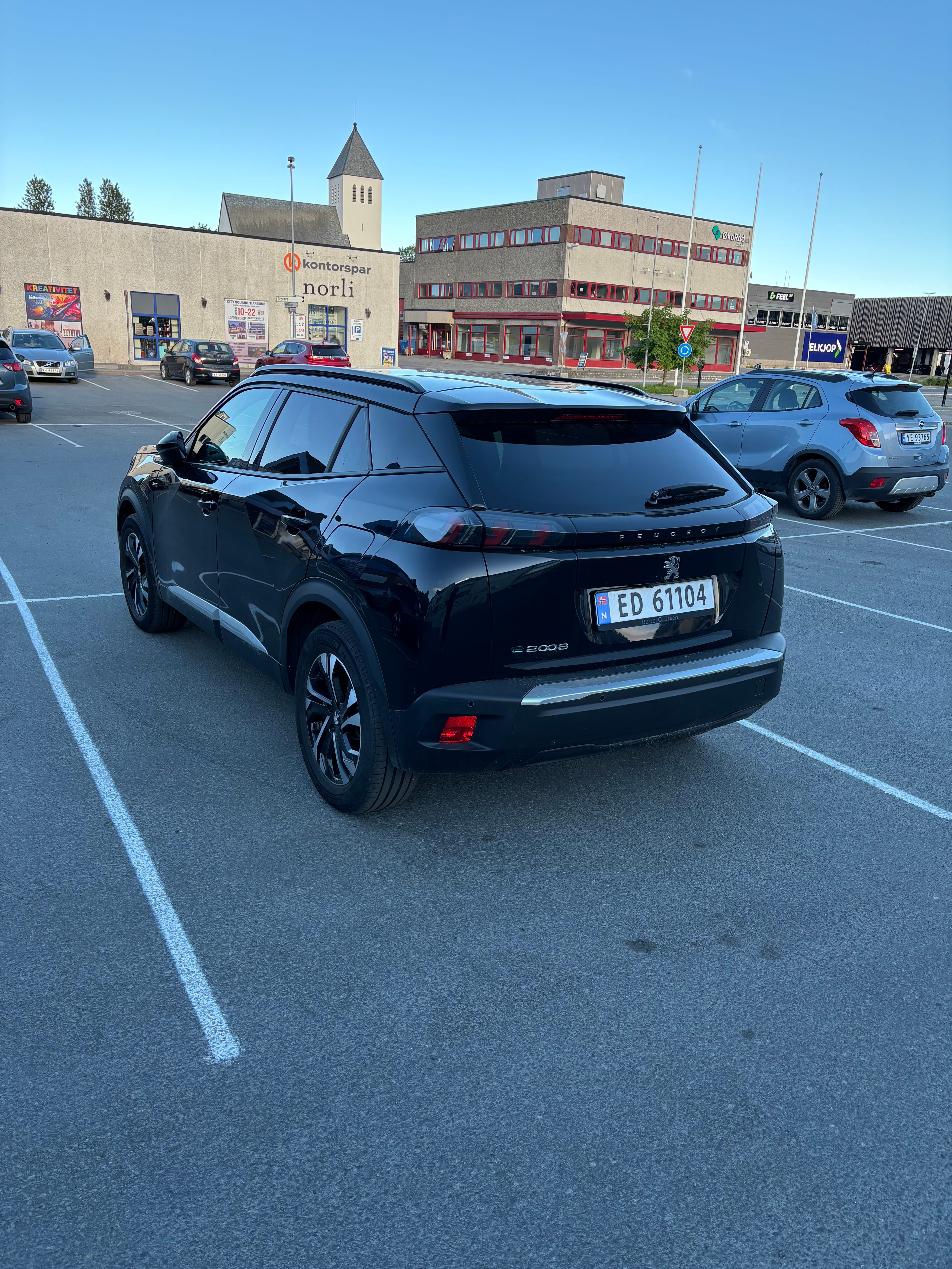 Peugeot e-2008 with Backup camera