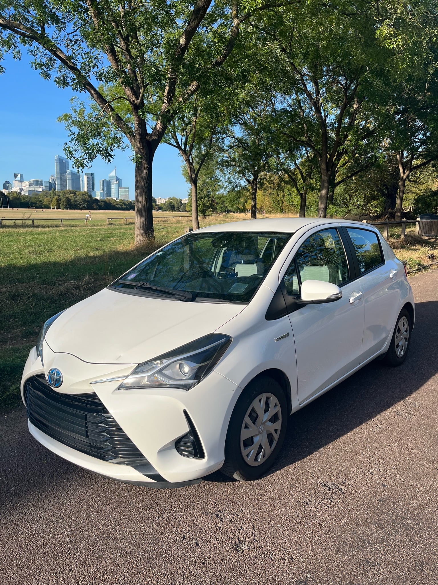 Toyota Yaris Hybride, 2017, Essence 95 / Électrique (hybride), automatique