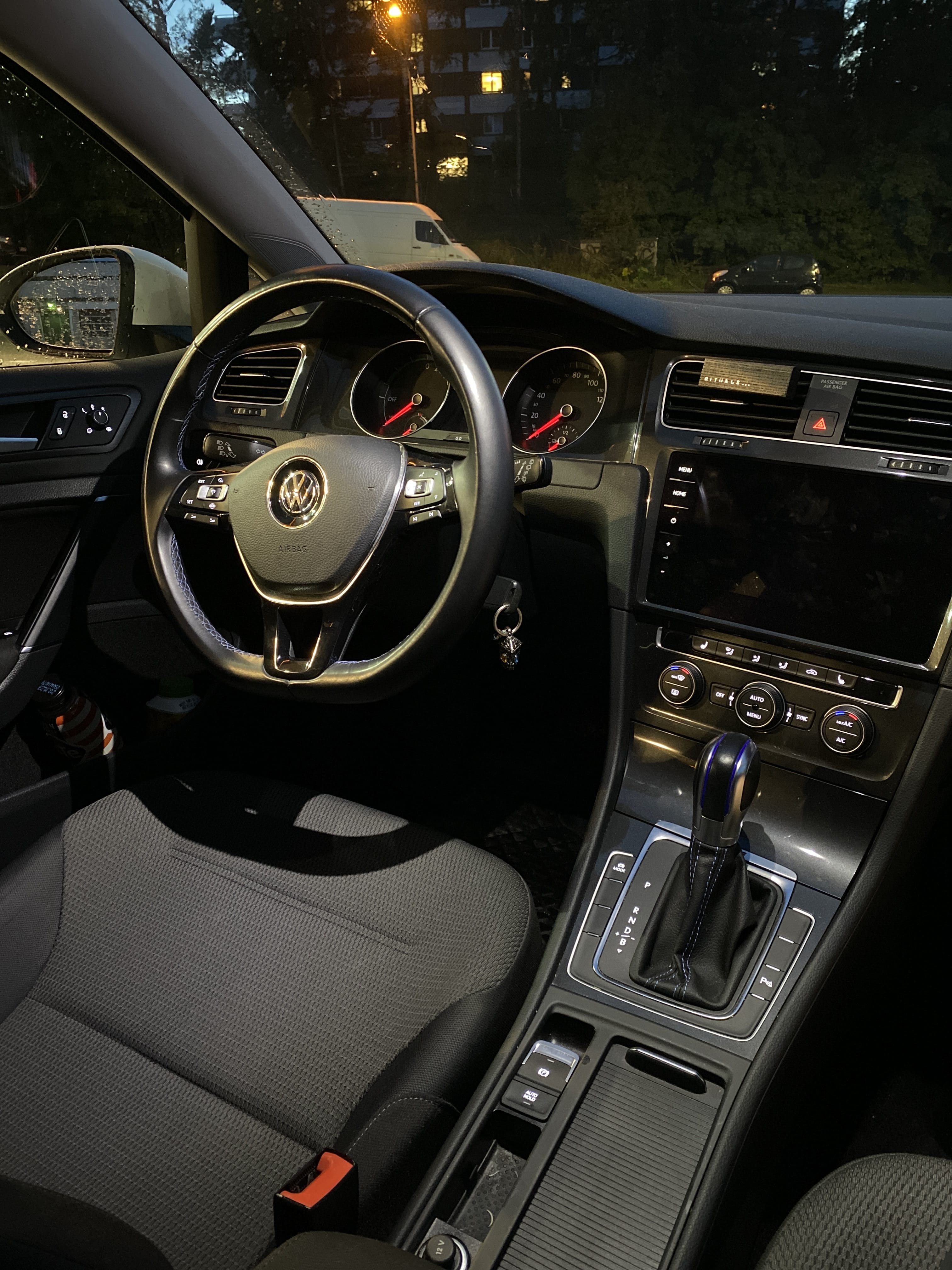 Volkswagen e-Golf with Cruise control
