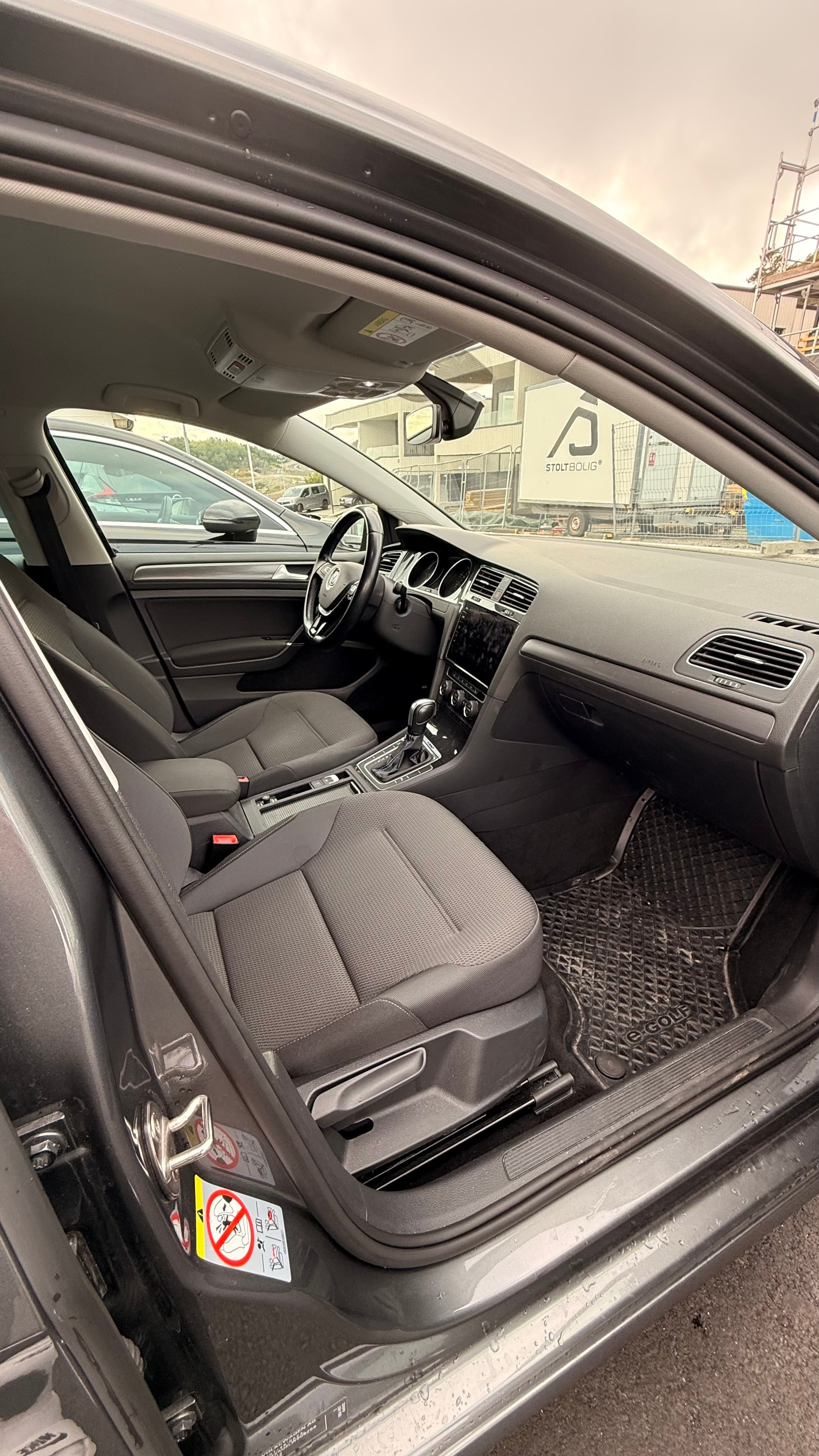 Volkswagen Golf with Backup camera
