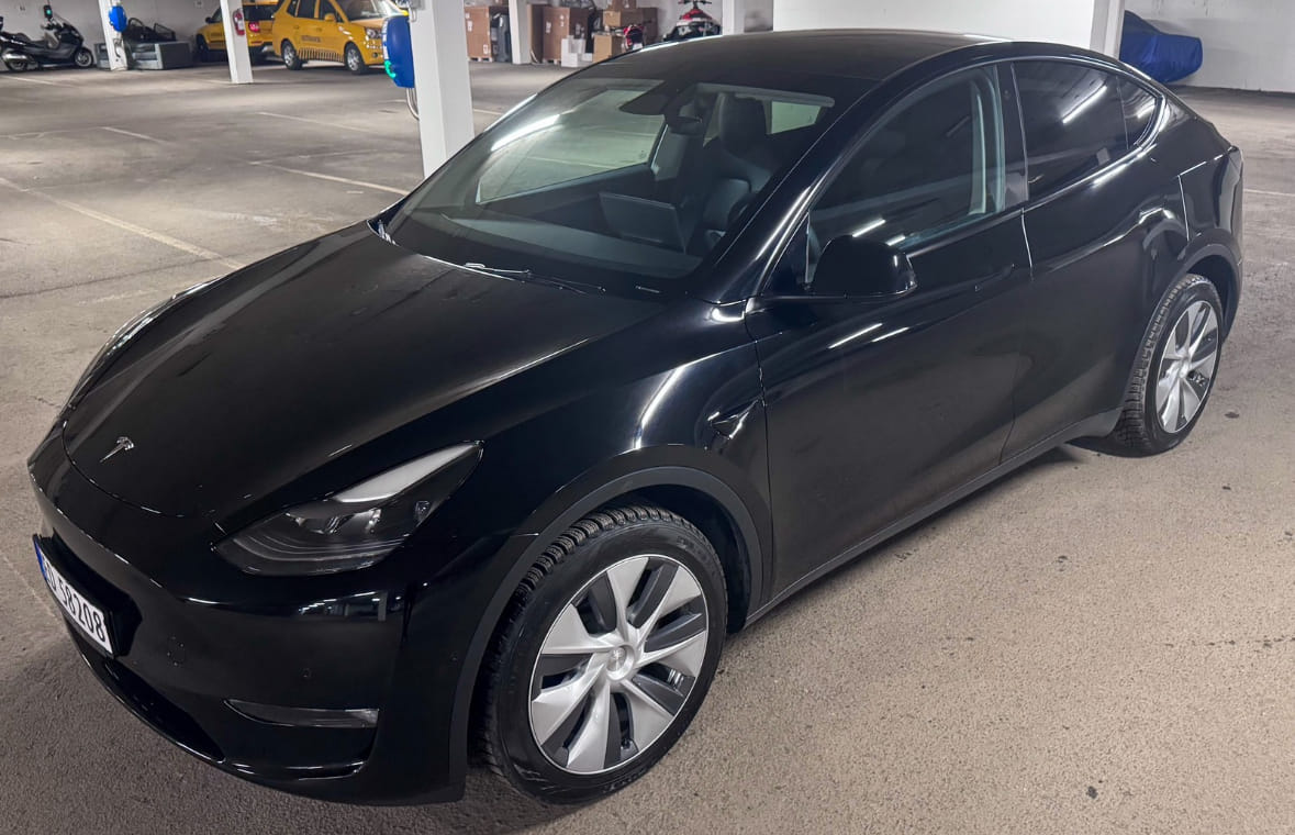 Tesla Model Y Long Range with Air conditioning