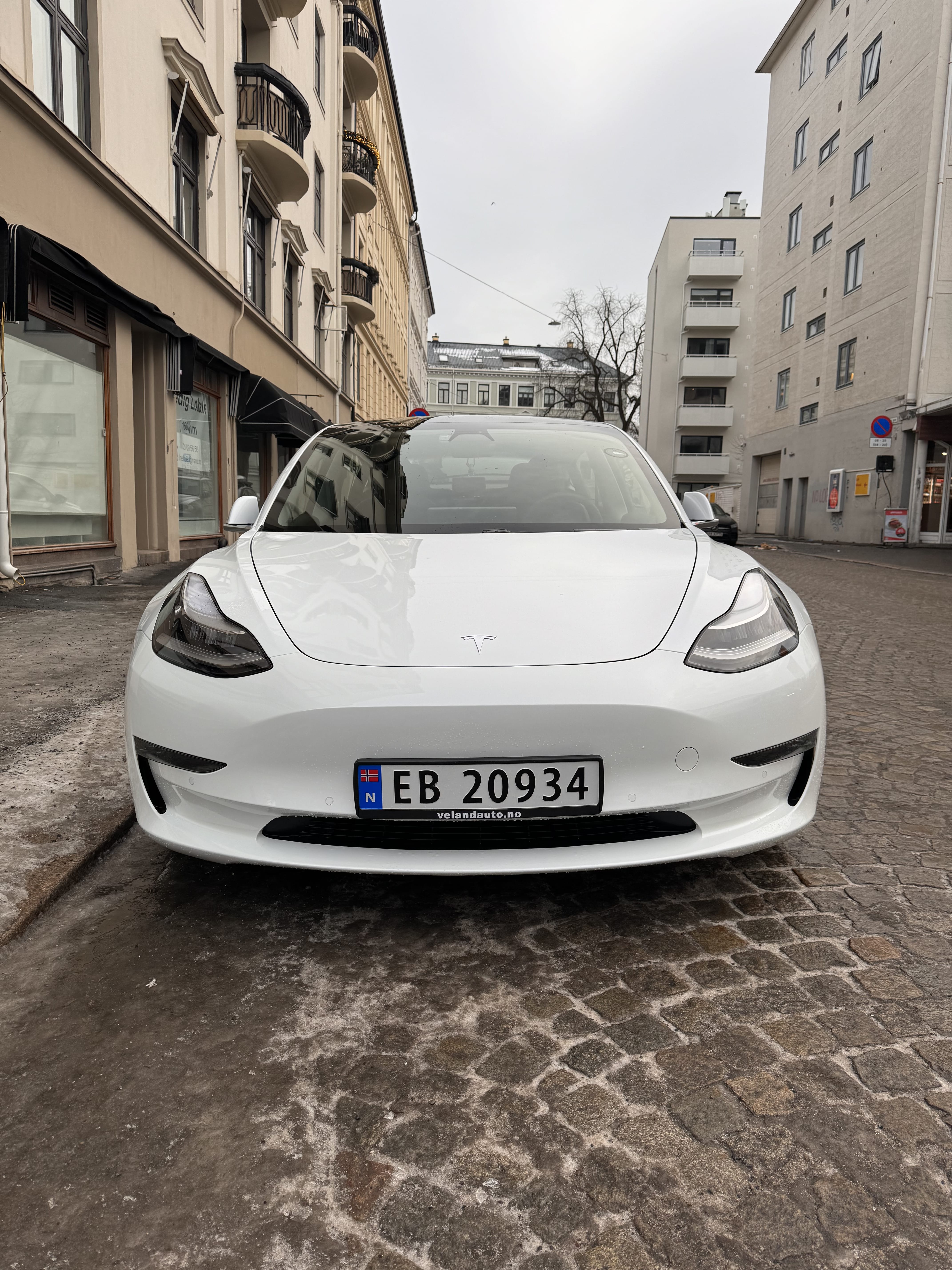 Tesla Model 3 Long Range med Firehjulstrekk