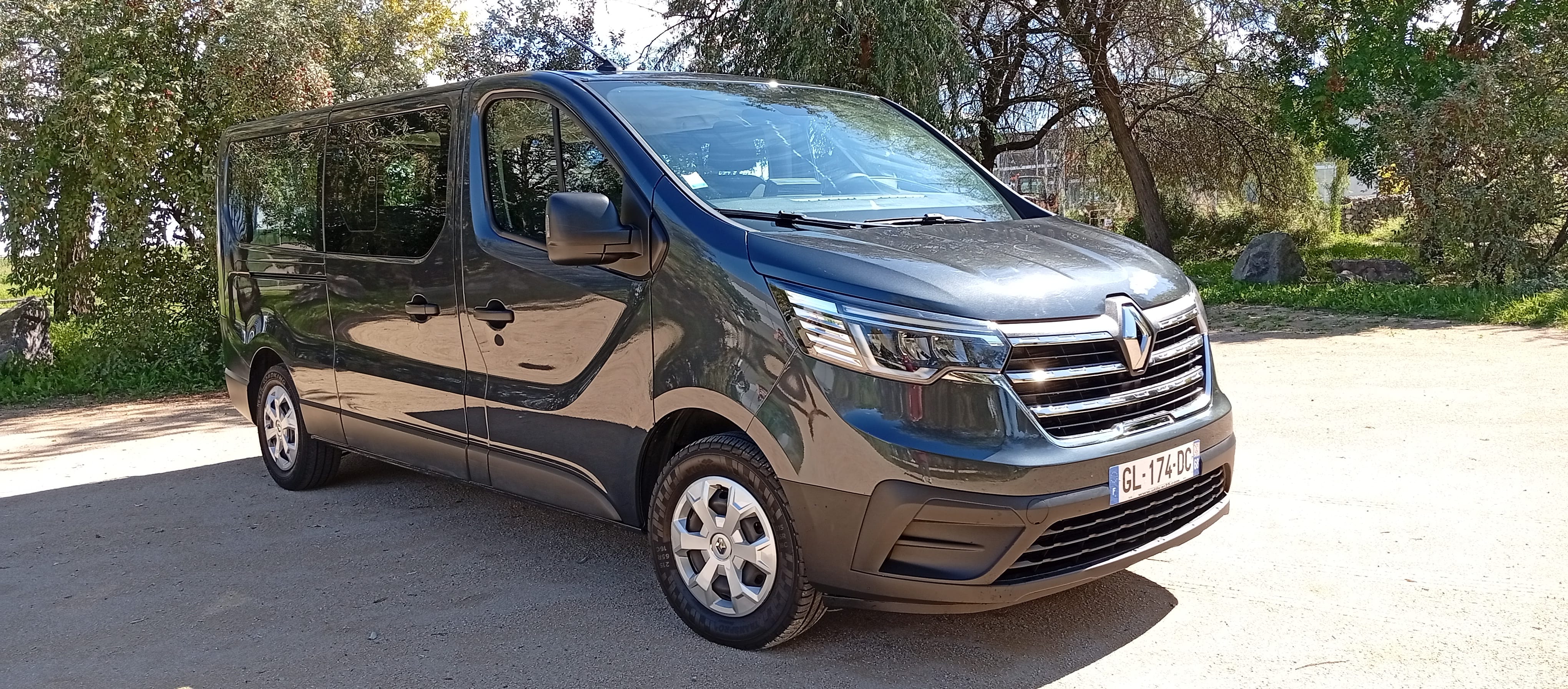 Renault Trafic Passenger 2l dci avec Pneus neige