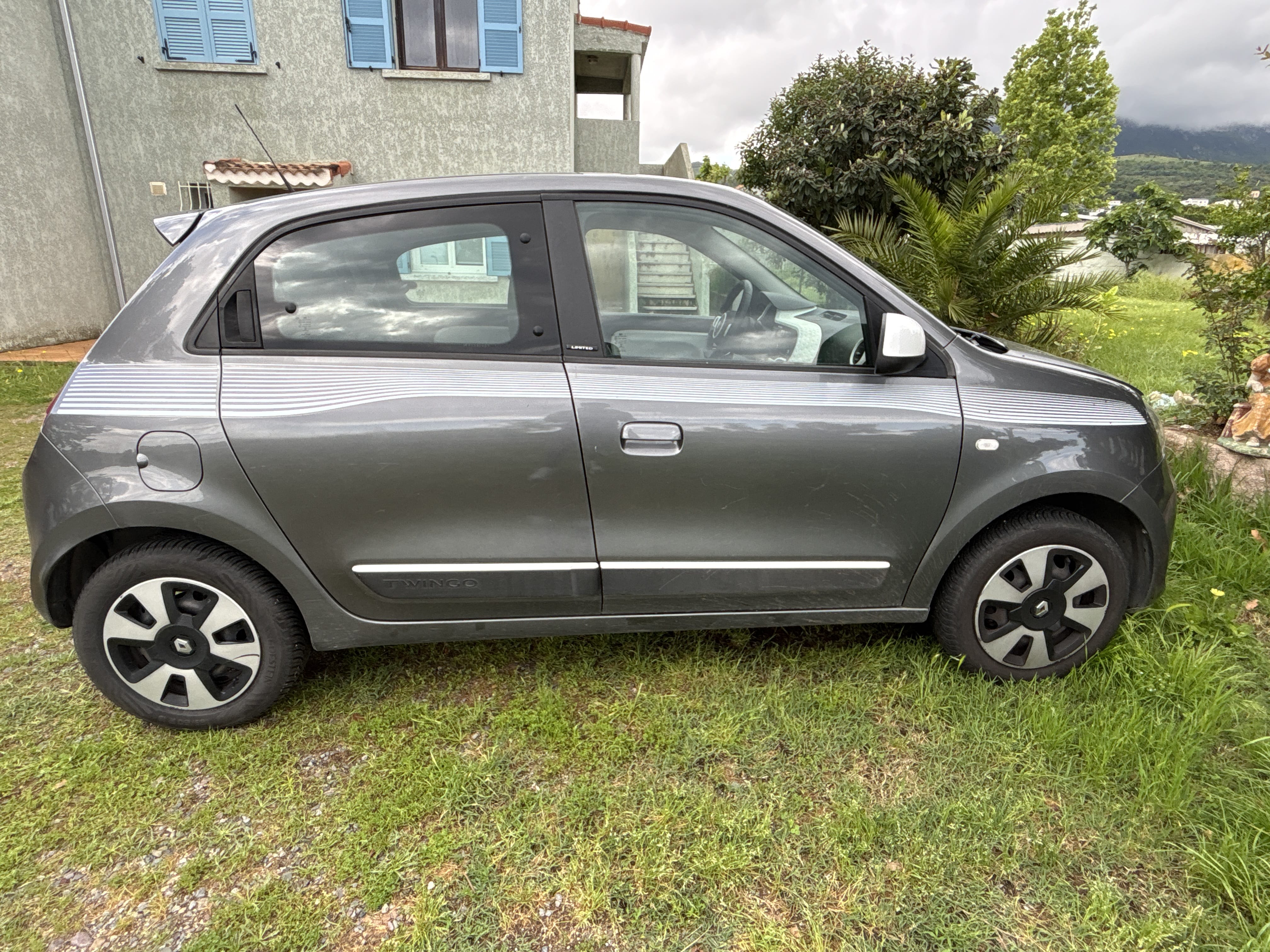 Renault Twingo III with Air conditioning