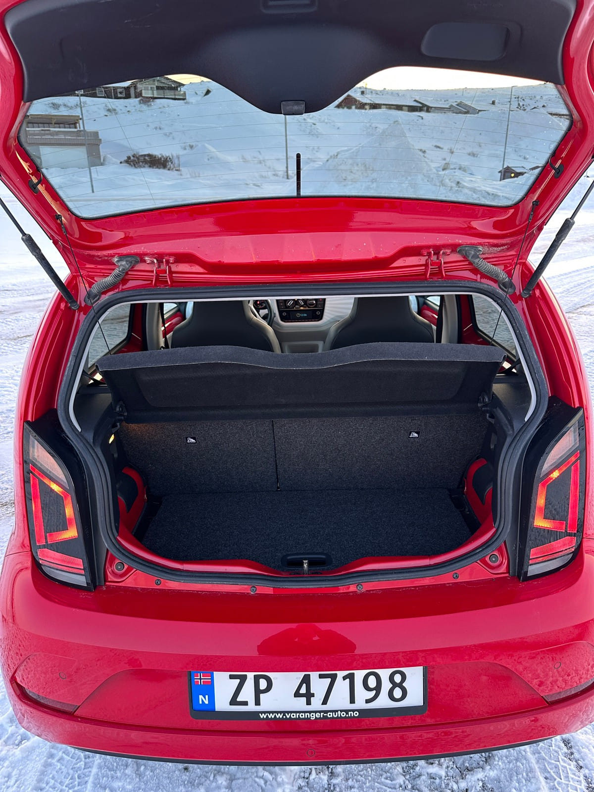 Volkswagen Up! Beats audio| spiked winter tires with Snow tires