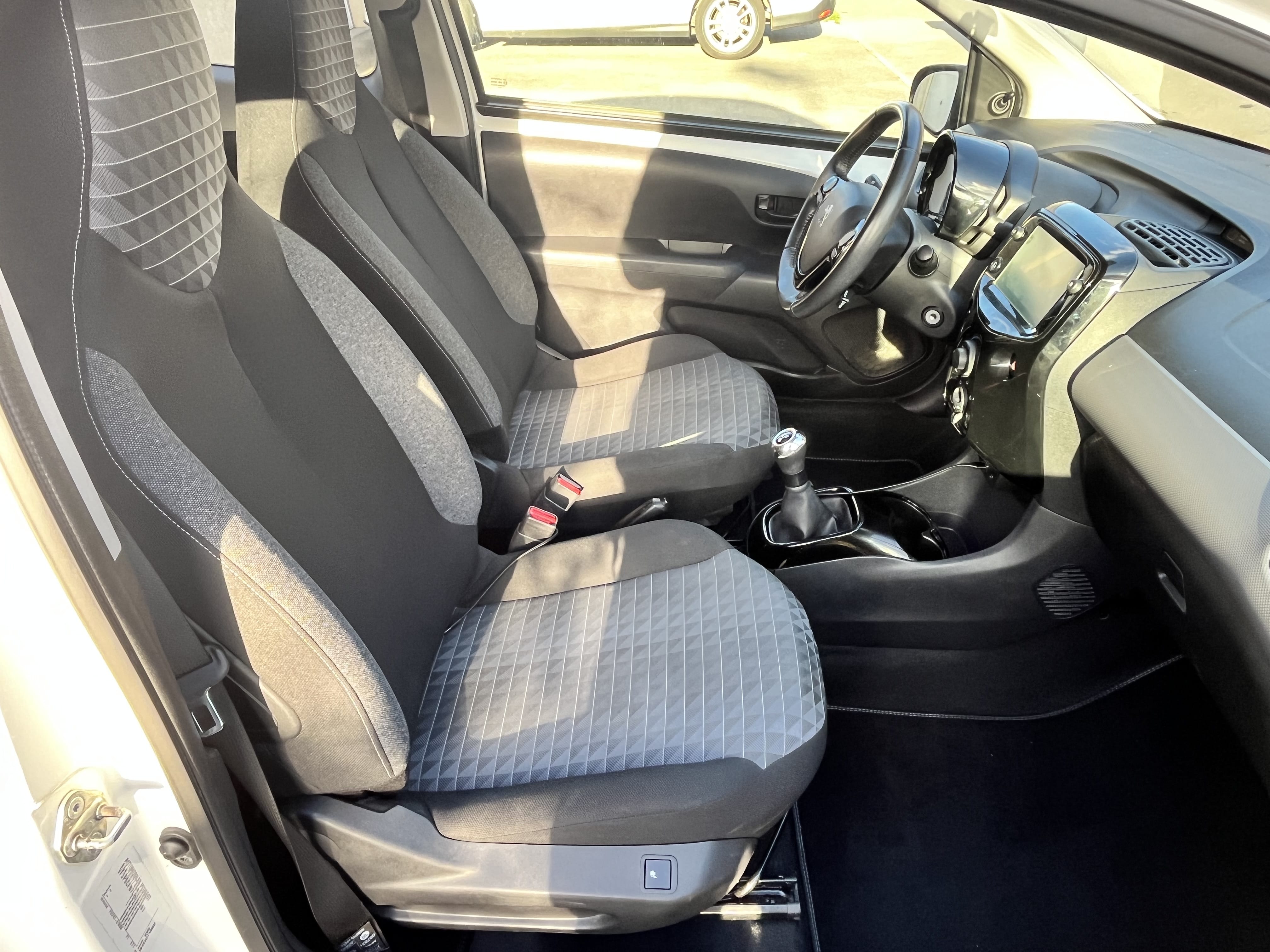 Peugeot 108 1.0 ess avec Android Auto