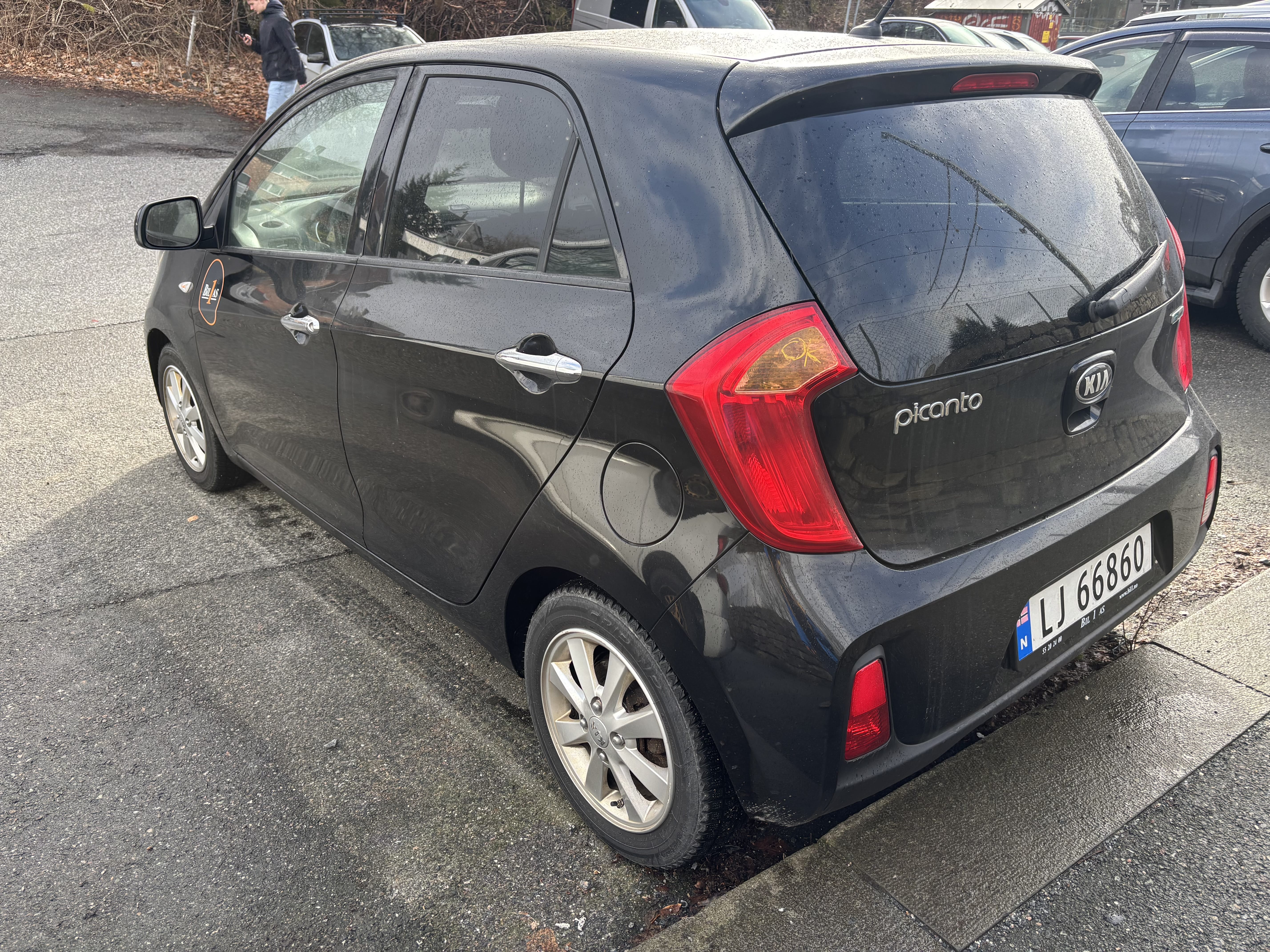 Kia Picanto 5 seter sort 17 with Car radio