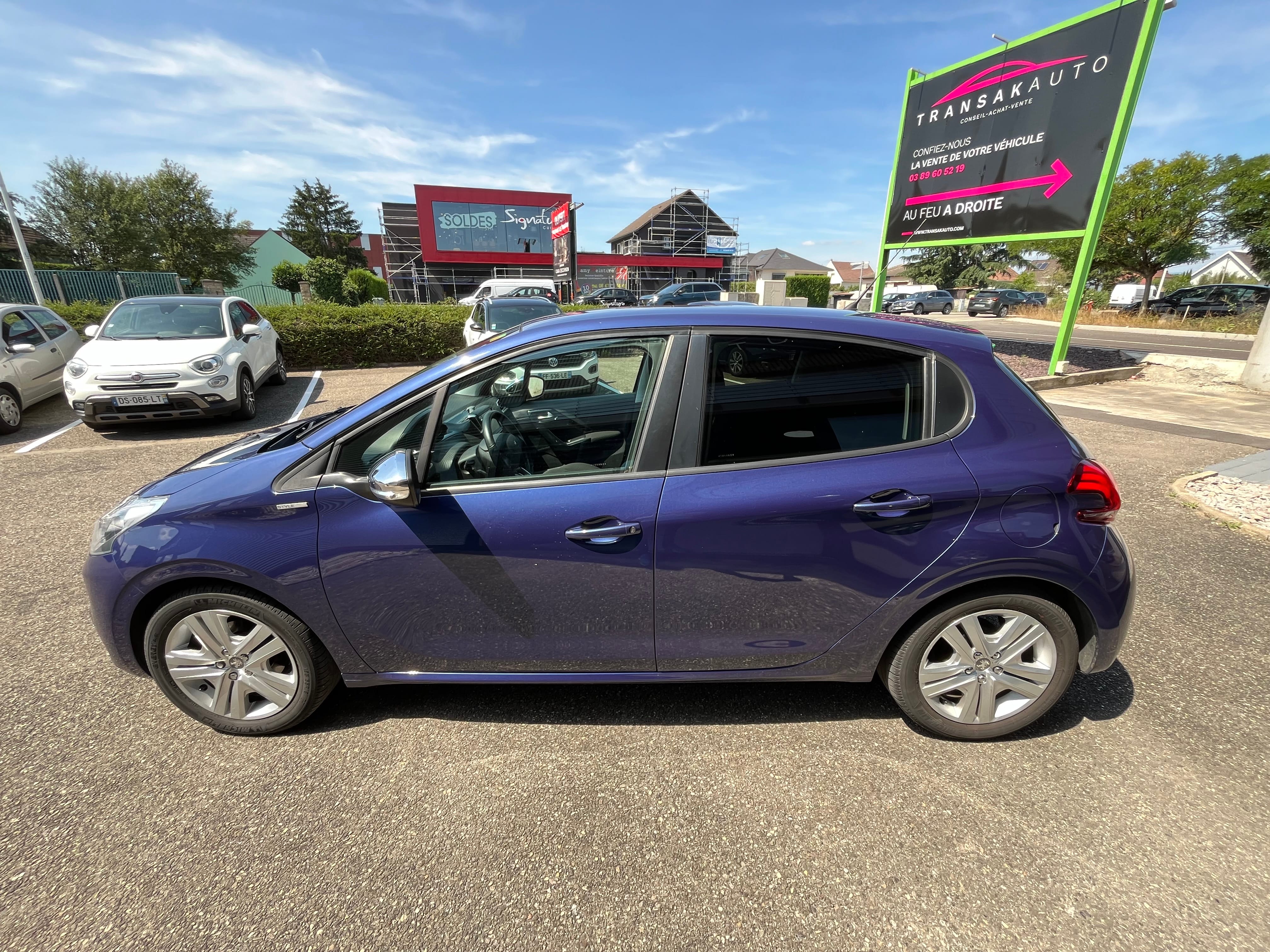 Peugeot 208 (Vignette suisse) avec Climatisation