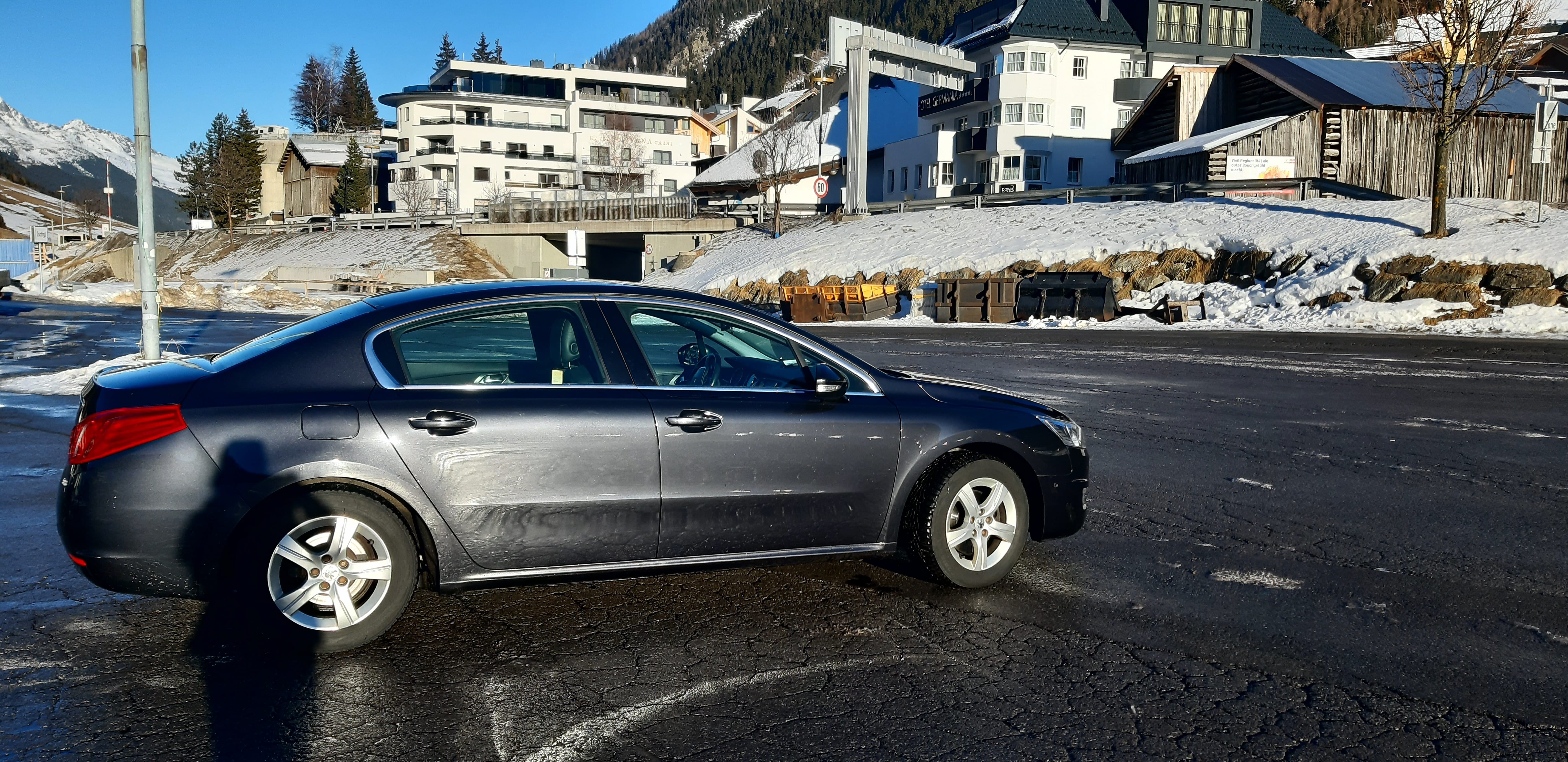 Peugeot 508 mit Navigationsgerät